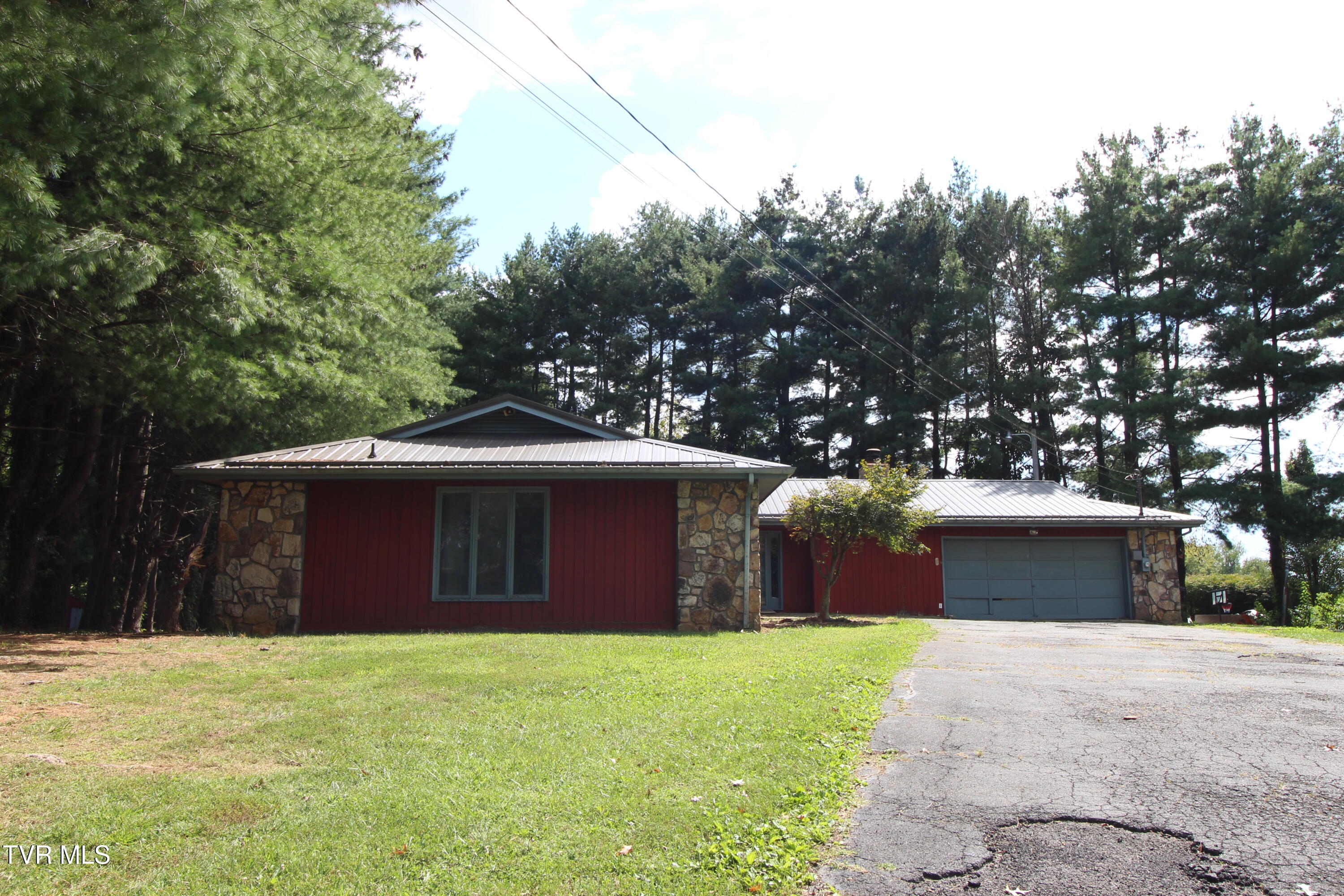 2016 Arlington Drive
