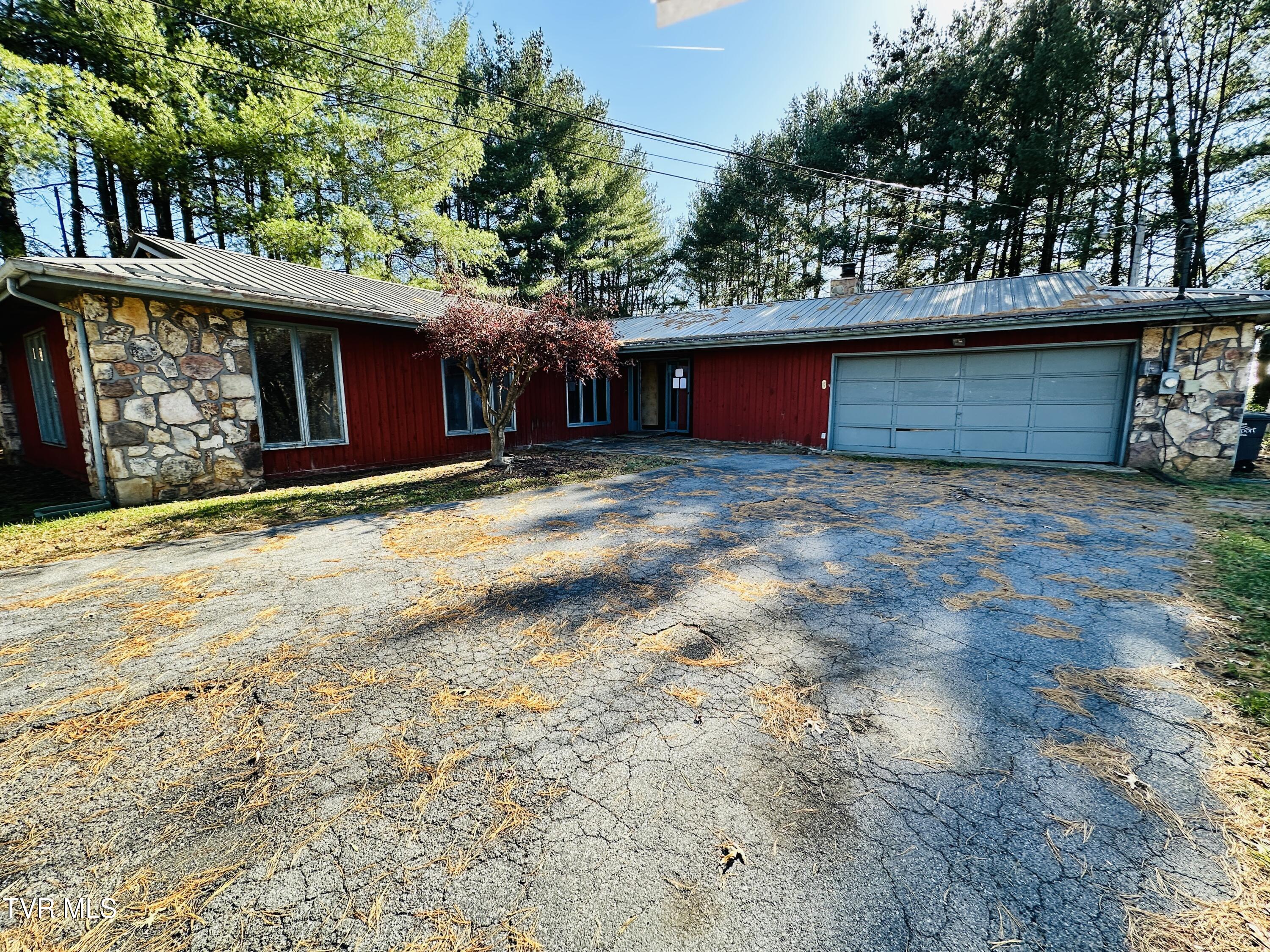 2016 Arlington Drive
