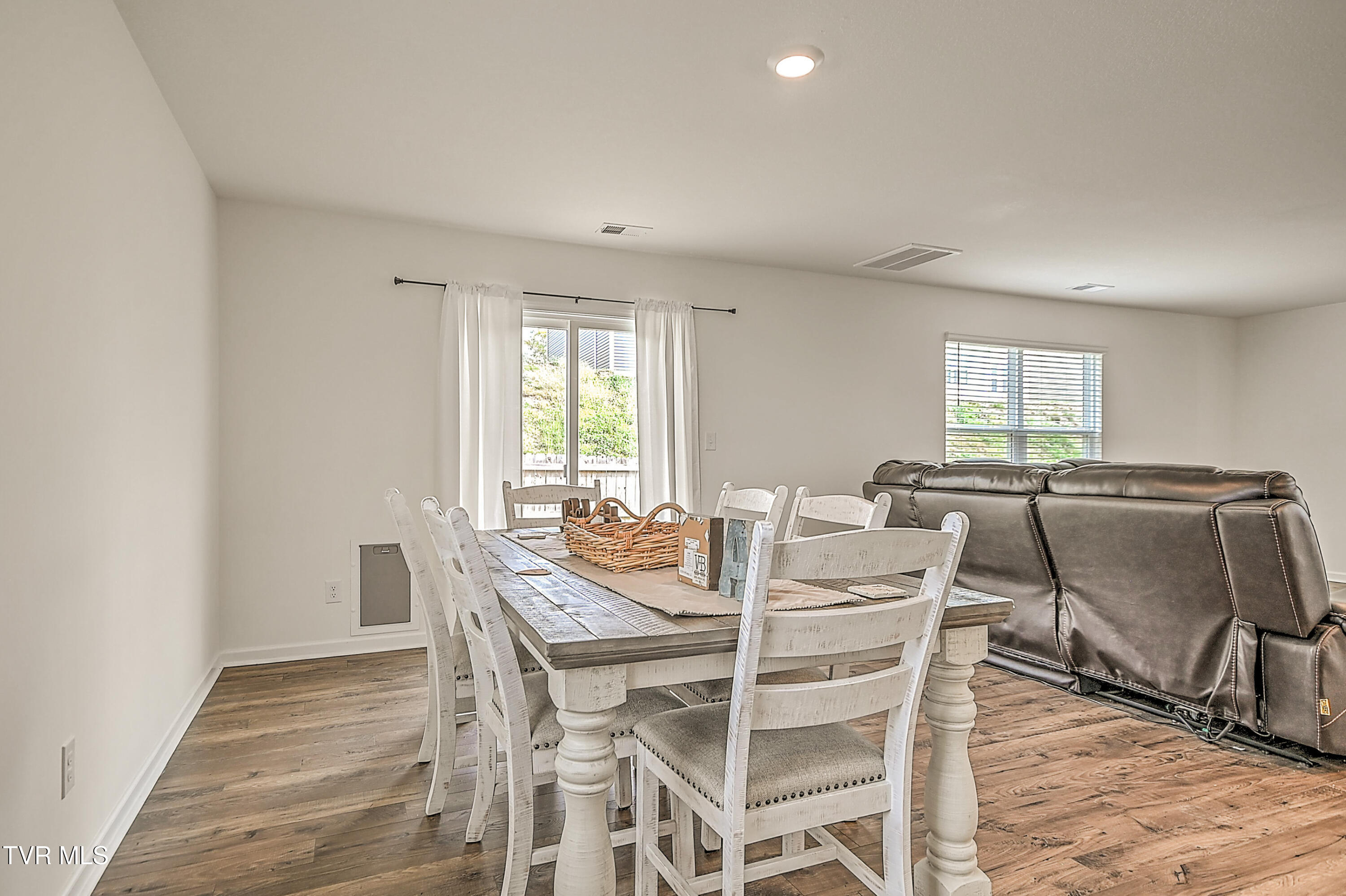 1228 Cherry Grove