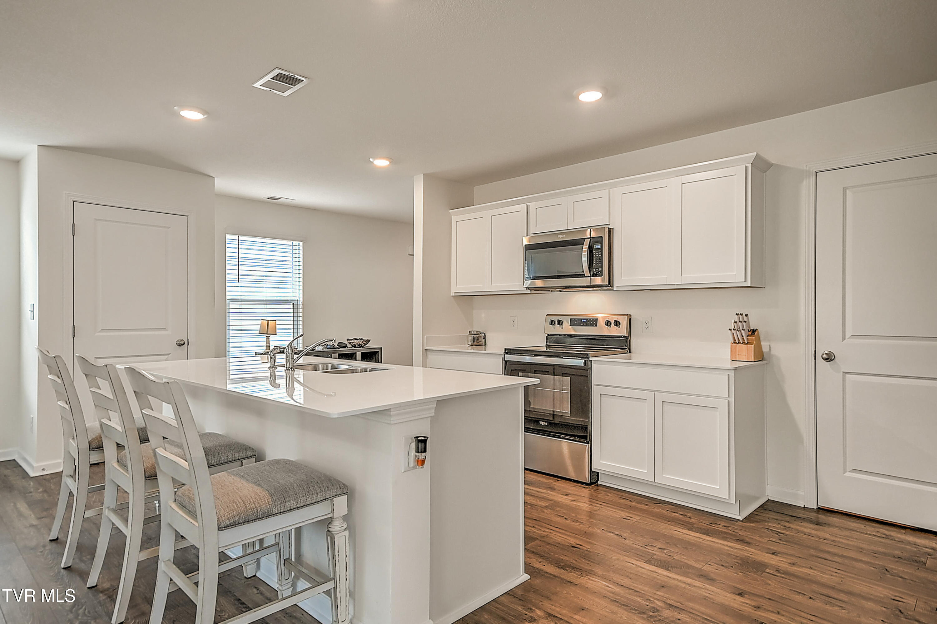 1228 Cherry Grove