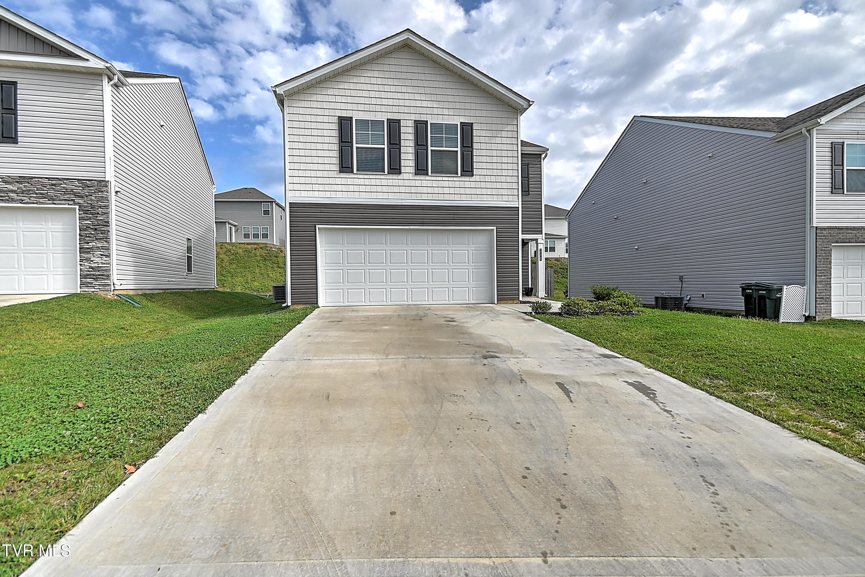 1228 Cherry Grove