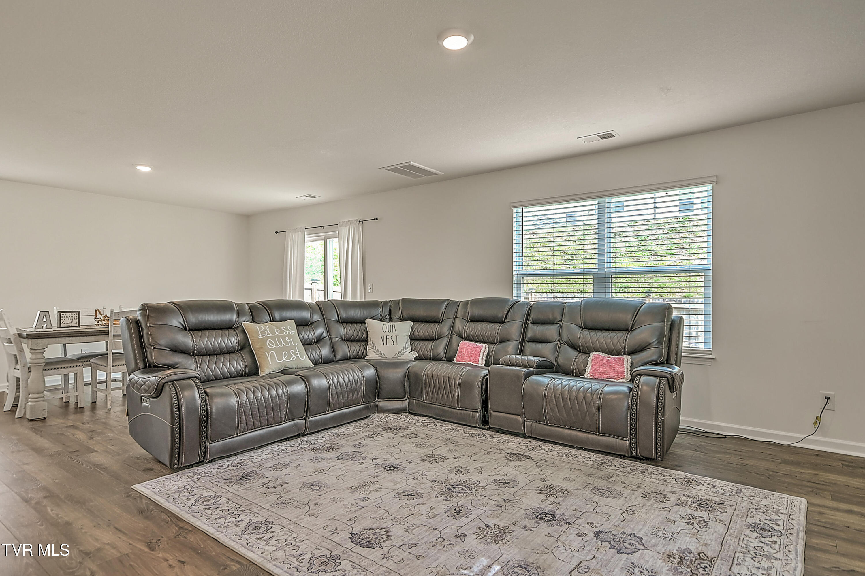 1228 Cherry Grove