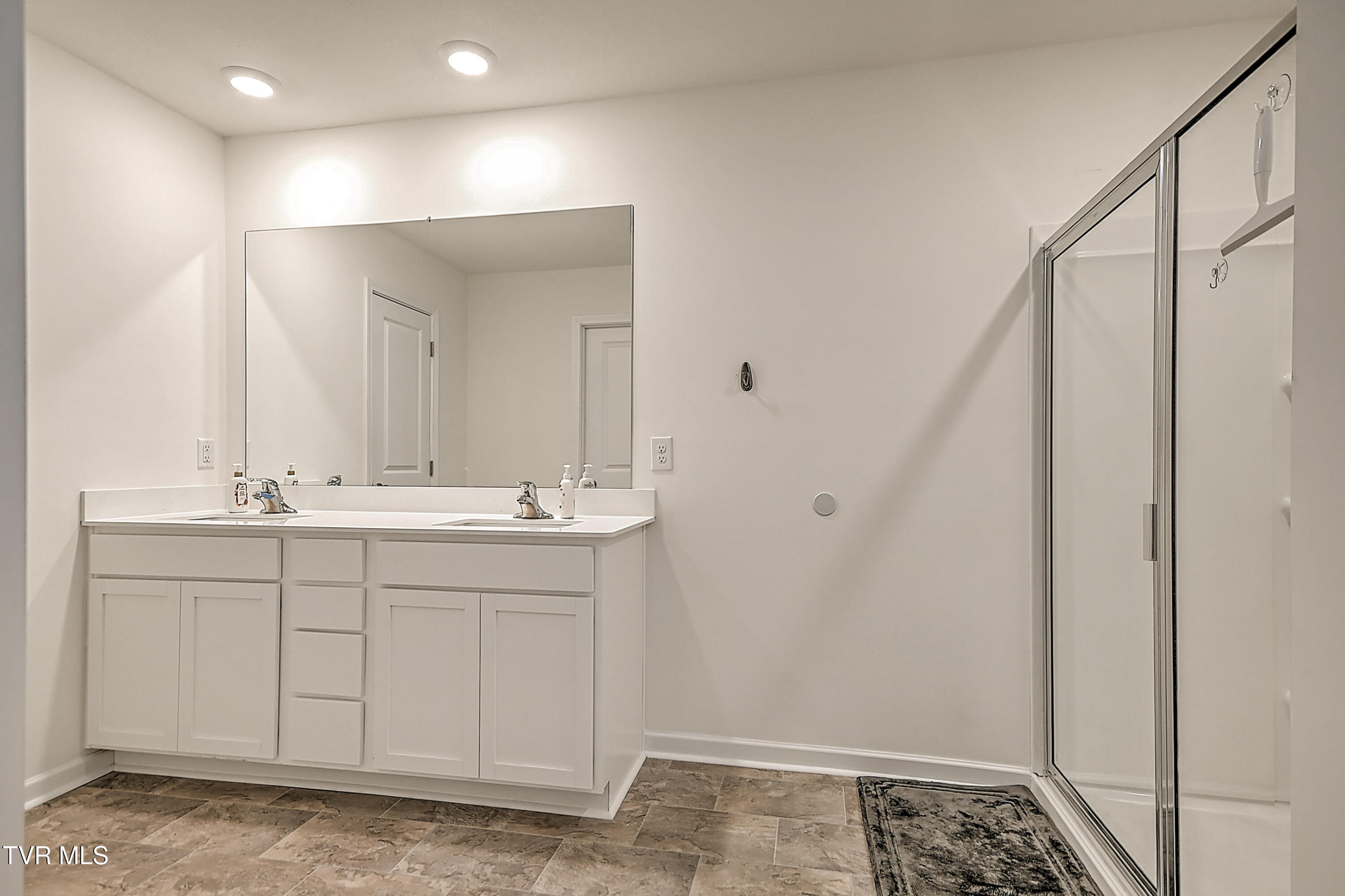 1228 Cherry Grove