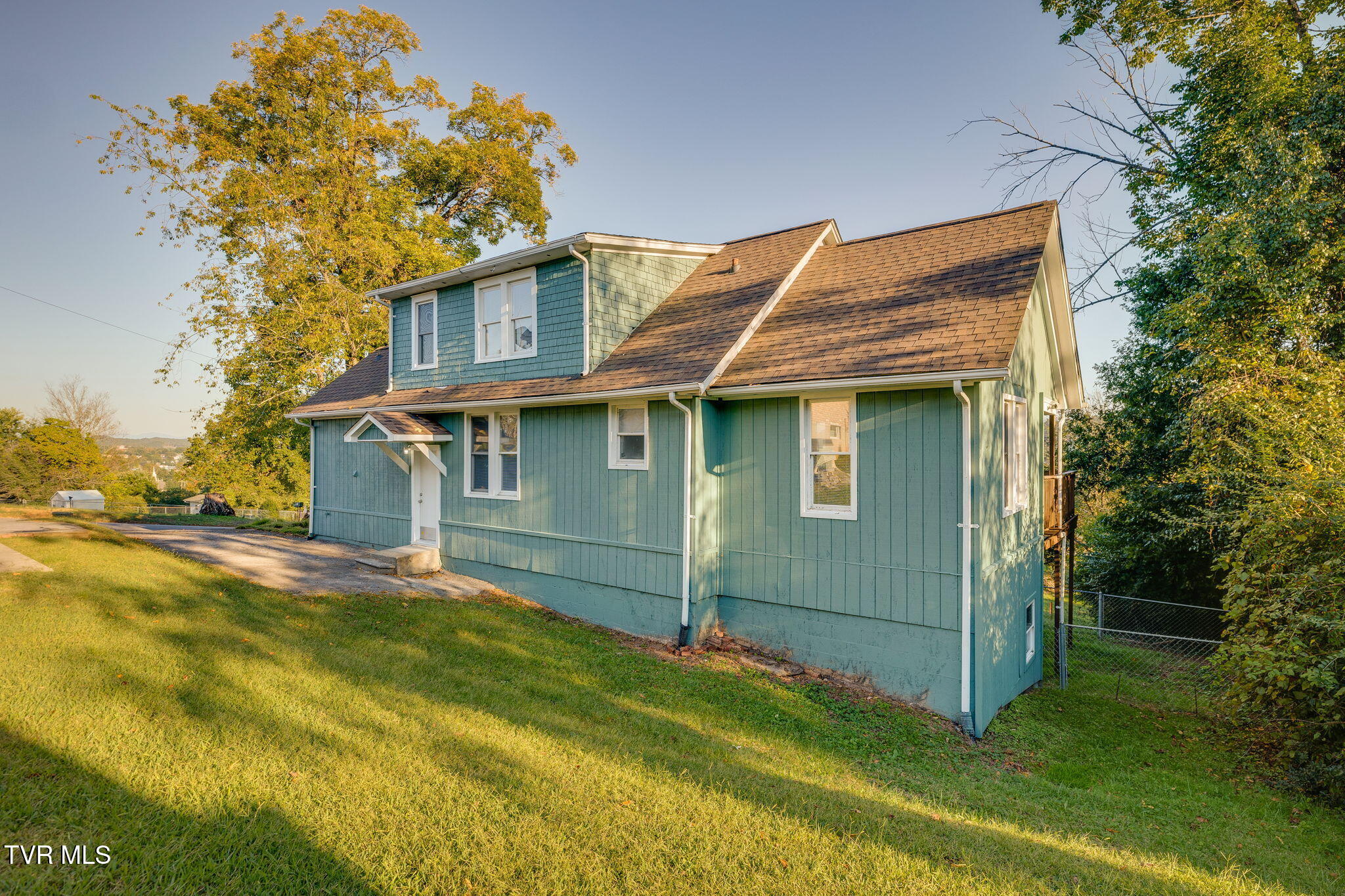 548 Floyd Street