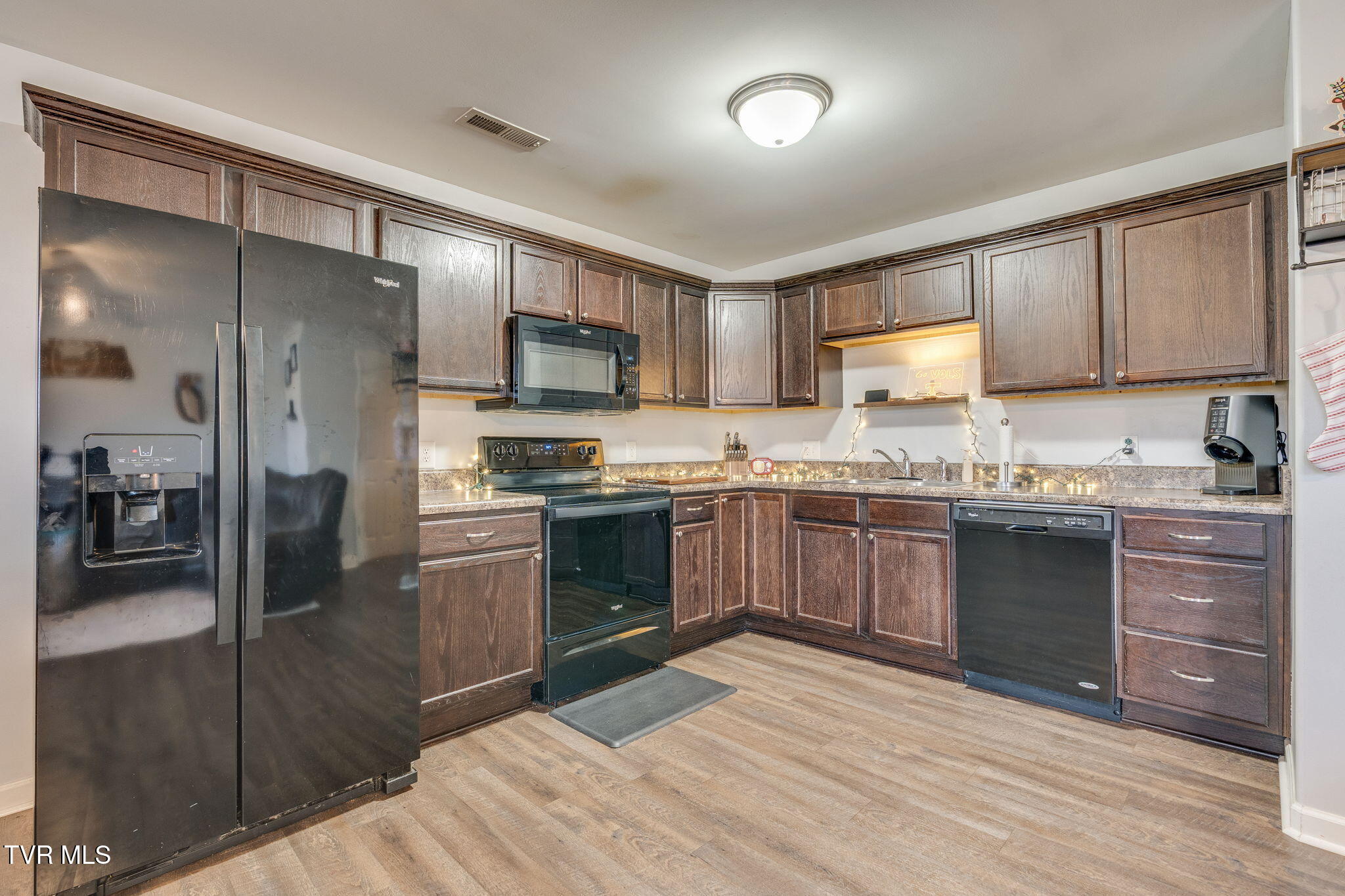 425 Manchester Place -