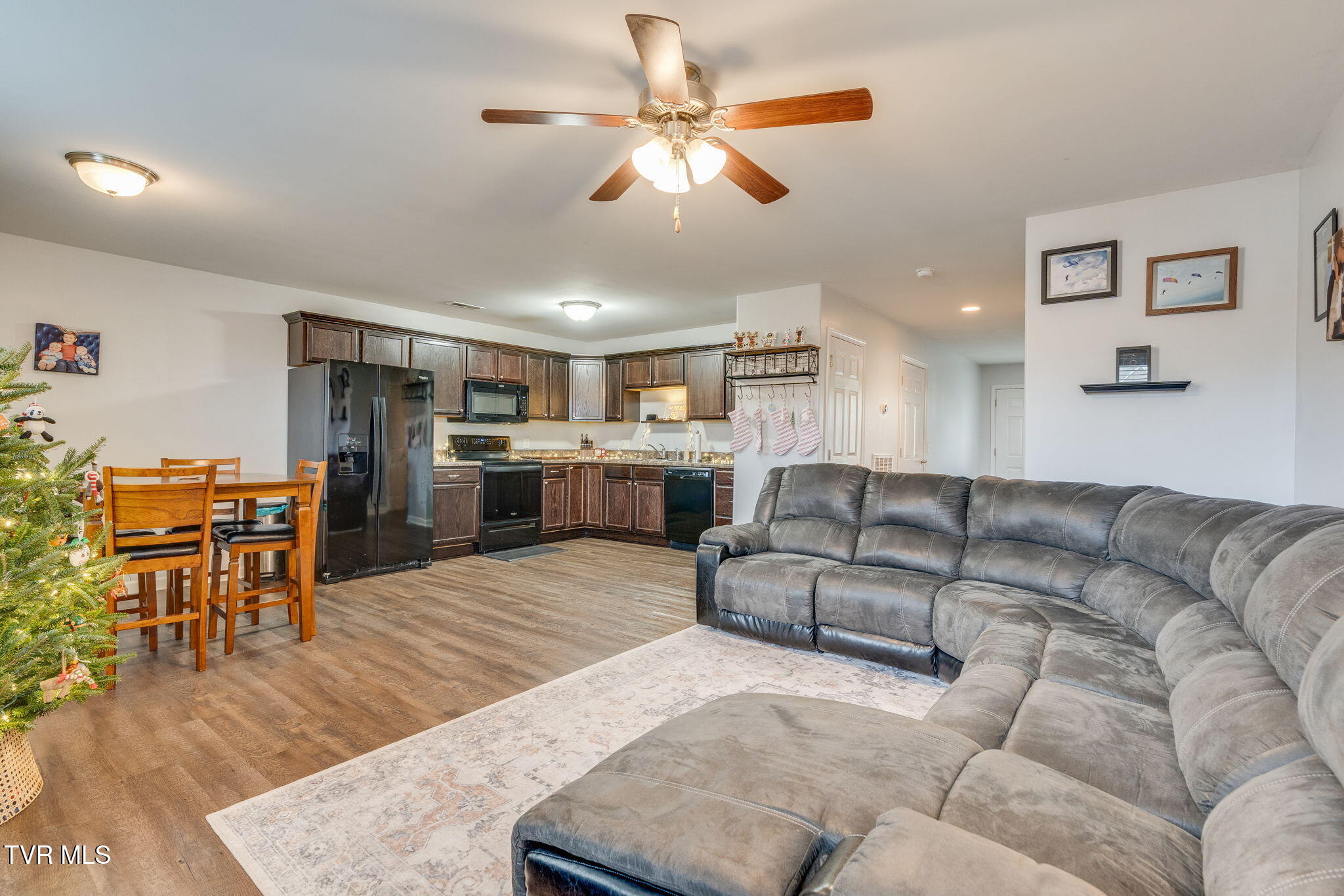 425 Manchester Place -