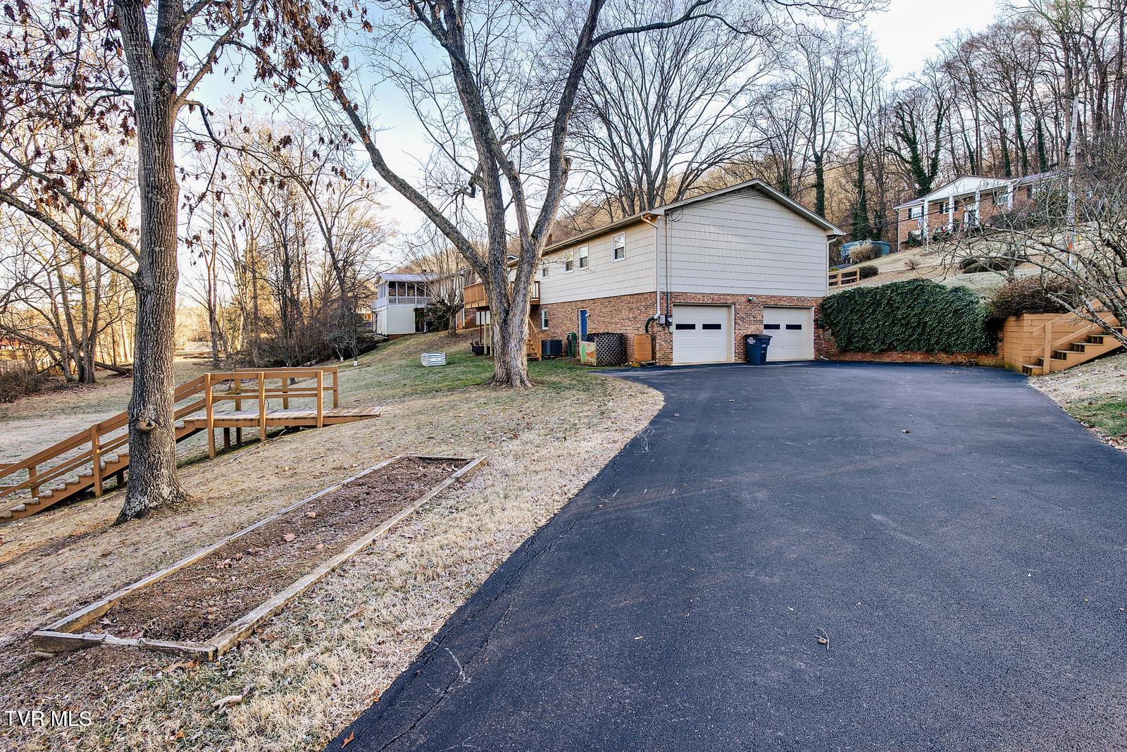 1140 Eastbrook Drive