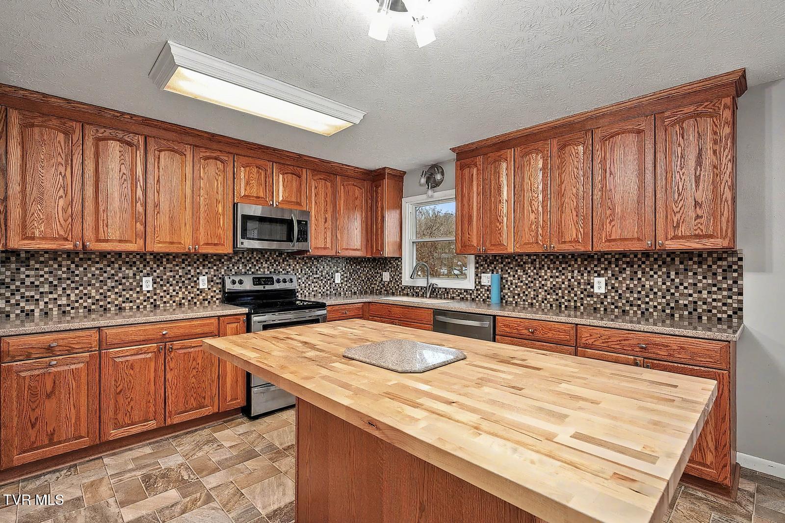 1140 Eastbrook Drive