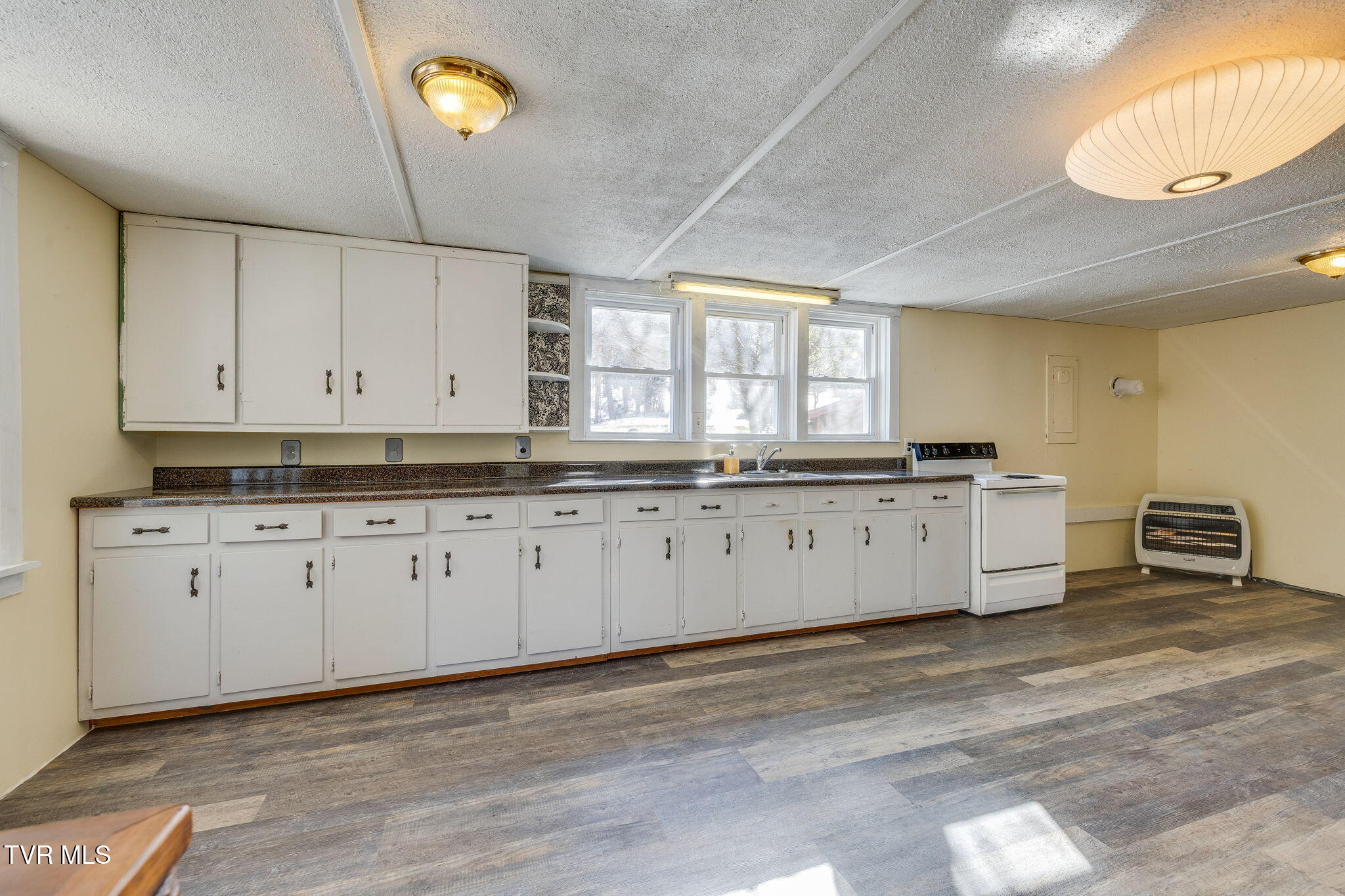 592 Heaton Creek Road