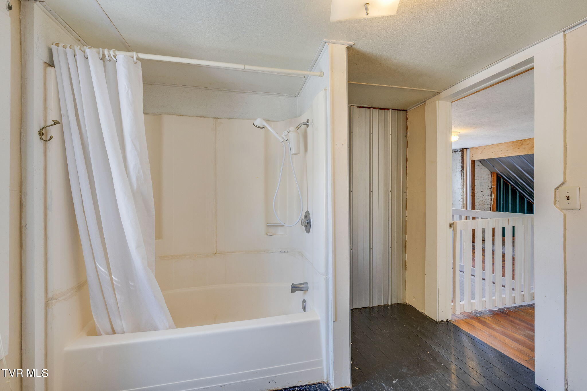 592 Heaton Creek Road