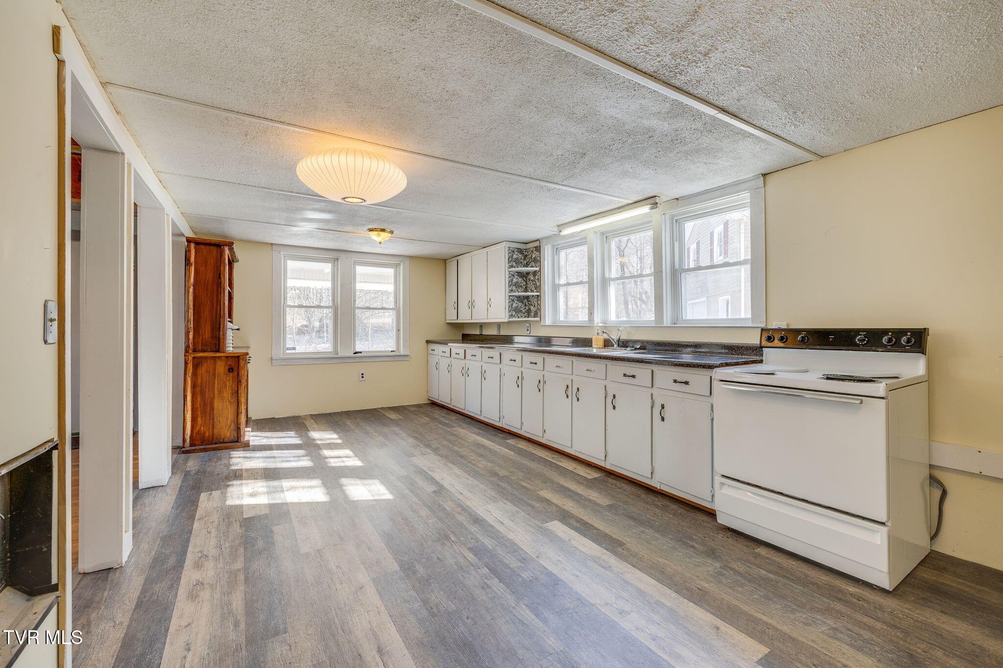 592 Heaton Creek Road