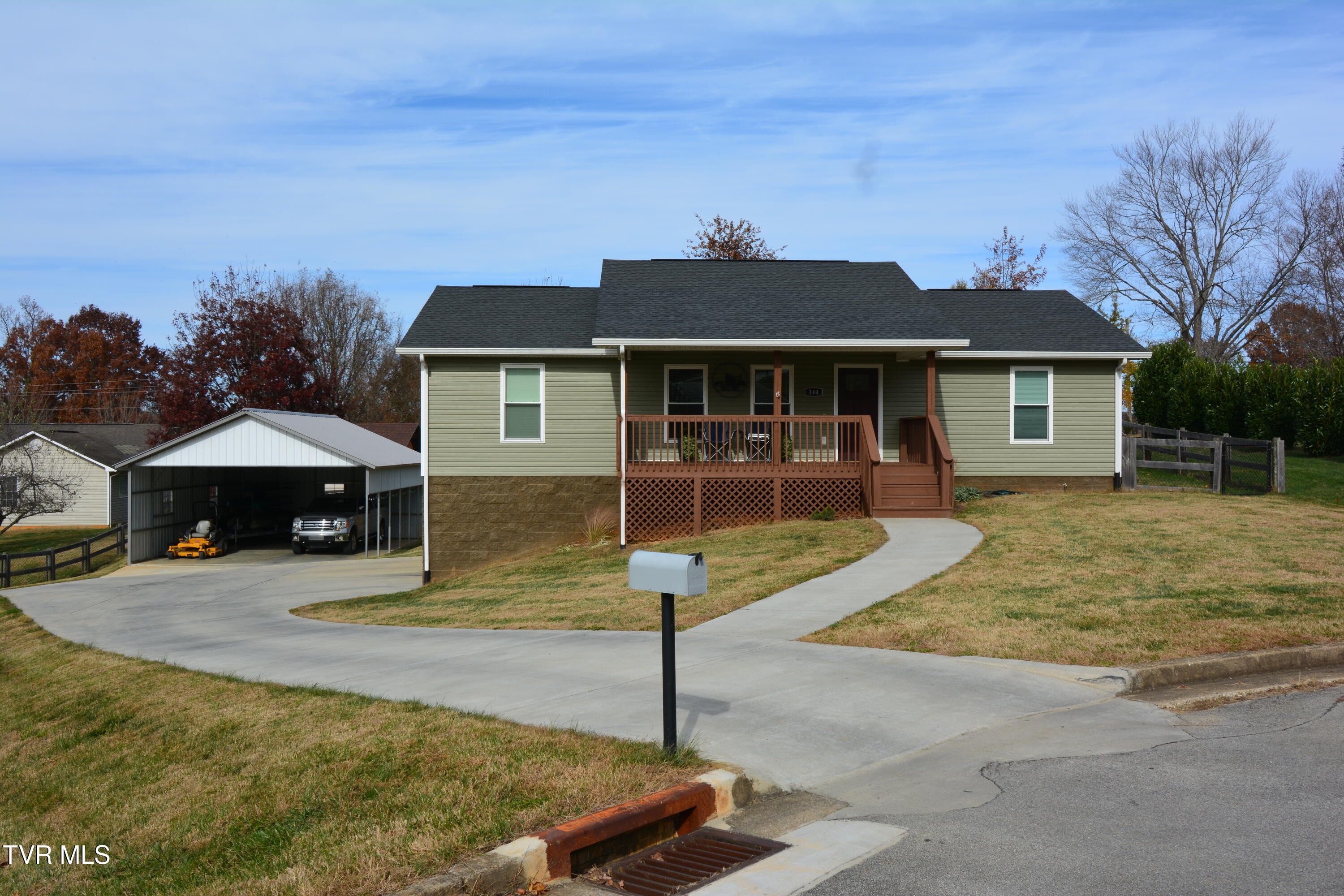 144 Maple Crest