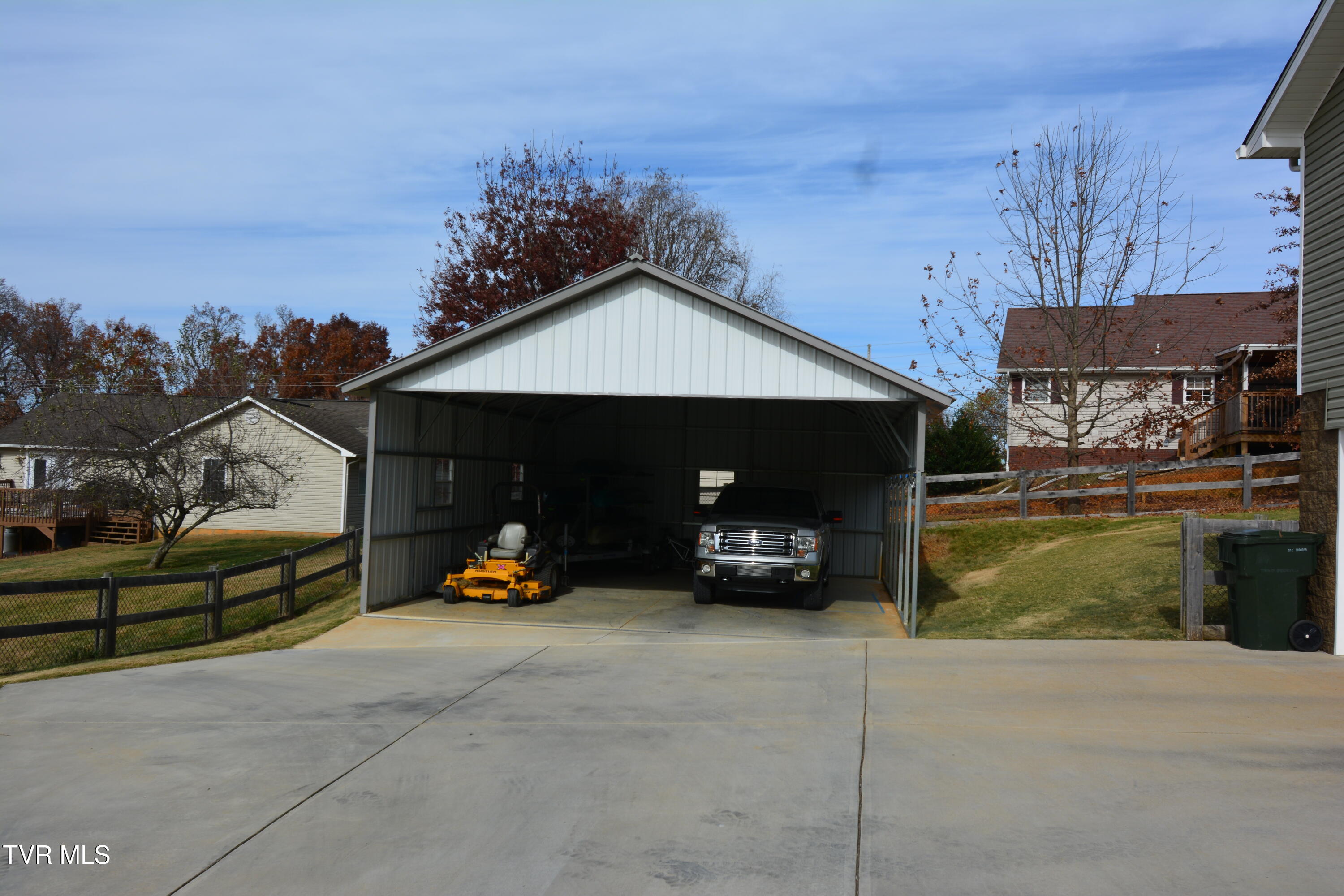 144 Maple Crest