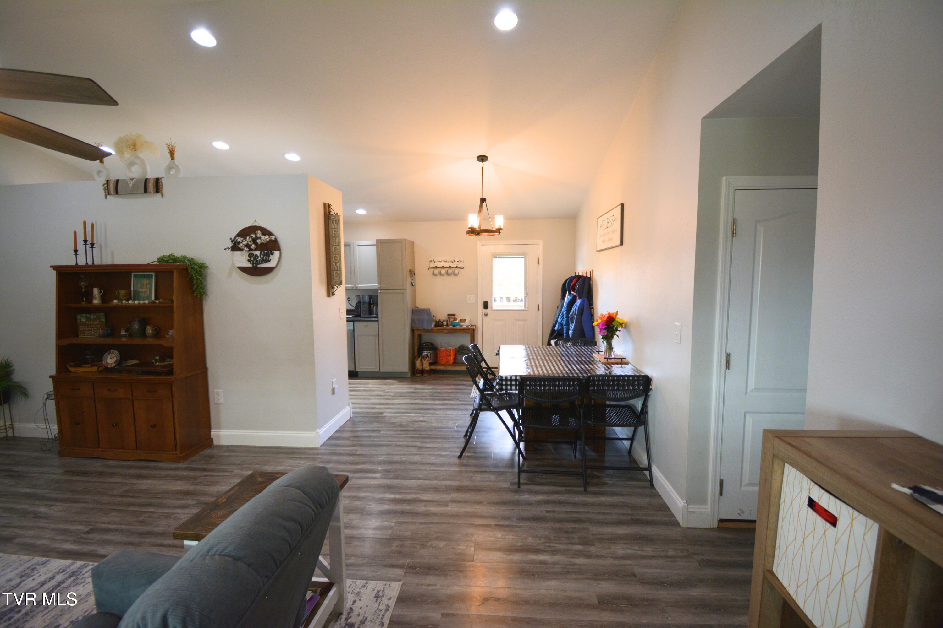 144 Maple Crest
