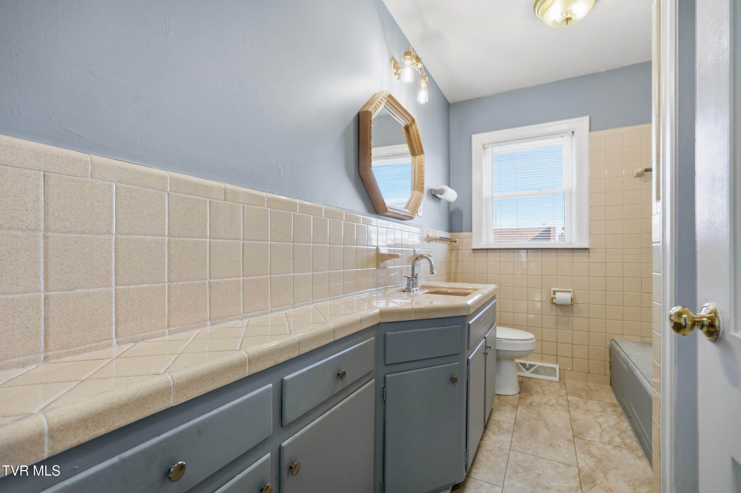 1510 Bluff City Highway