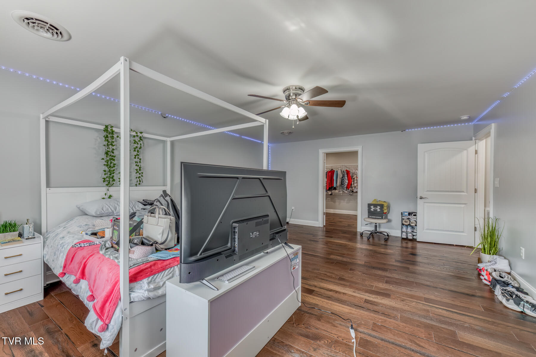 228 Country Meadows Circle