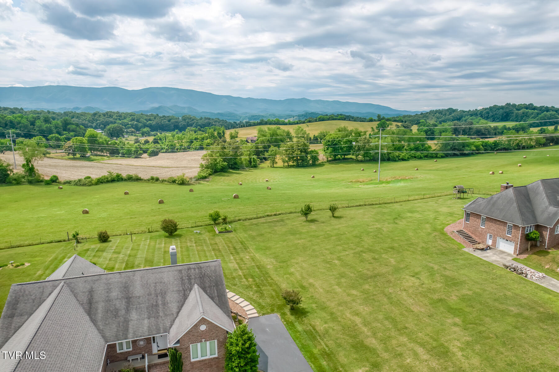 228 Country Meadows Circle