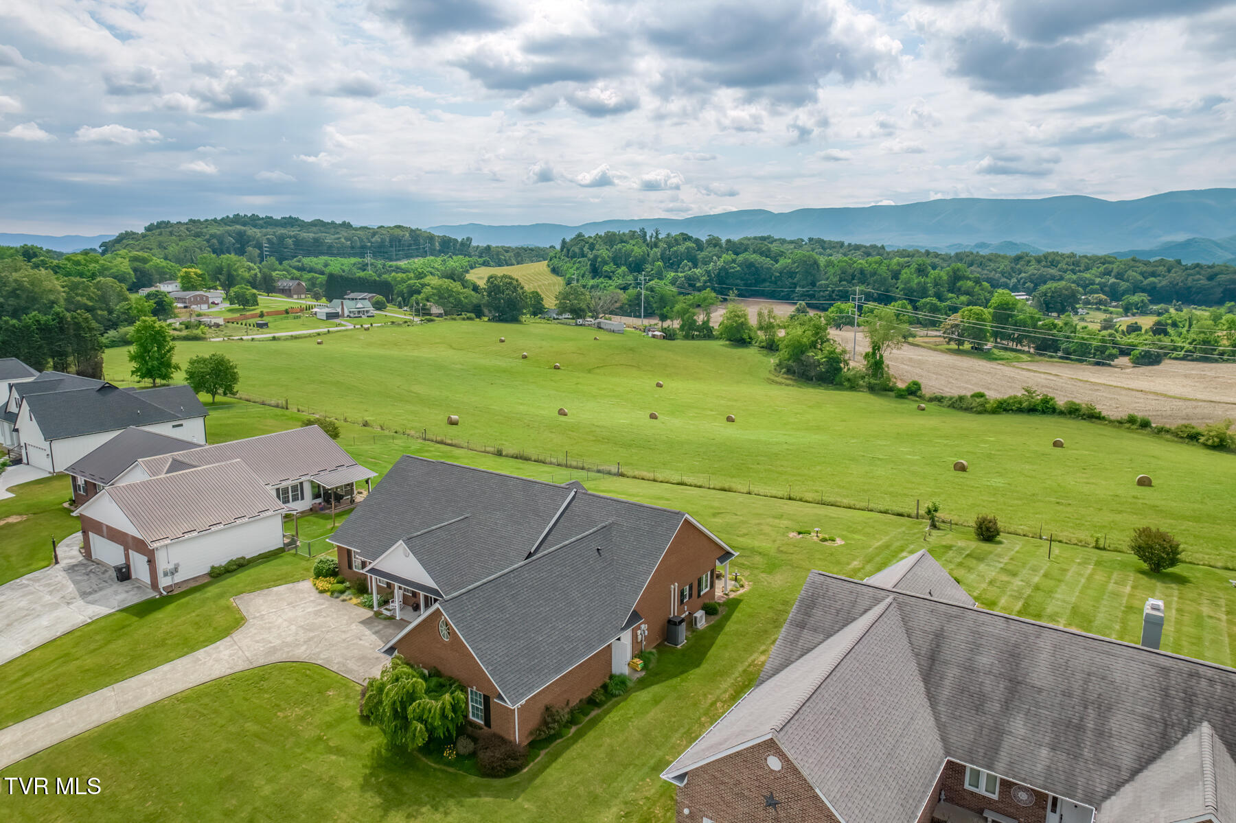 228 Country Meadows Circle