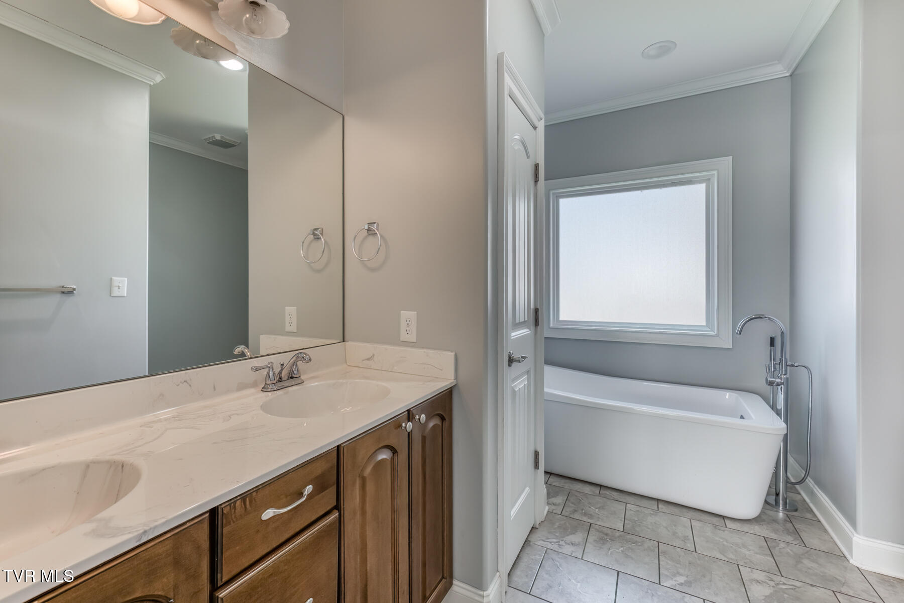 228 Country Meadows Circle