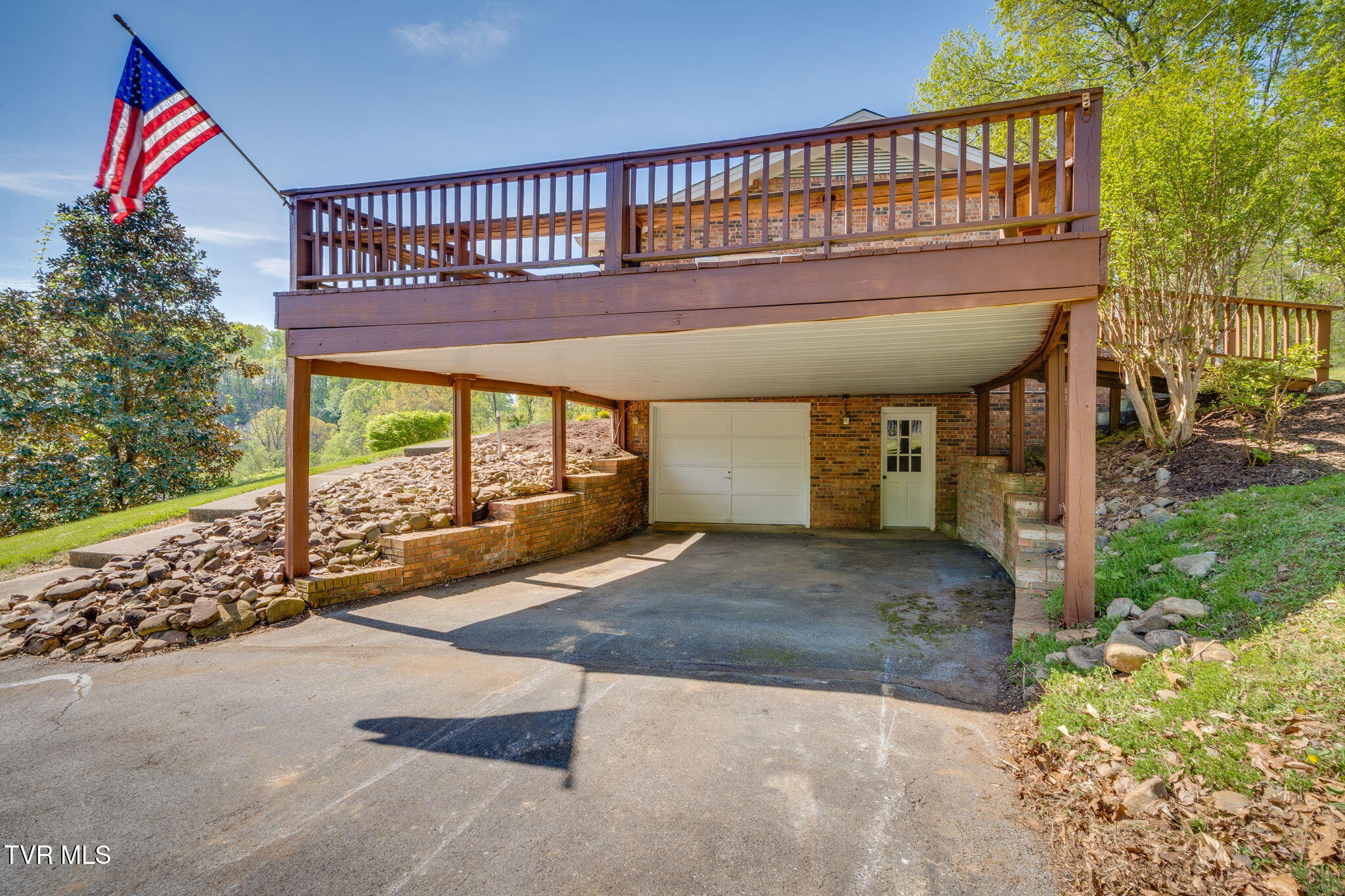 512 Hidden Valley Road