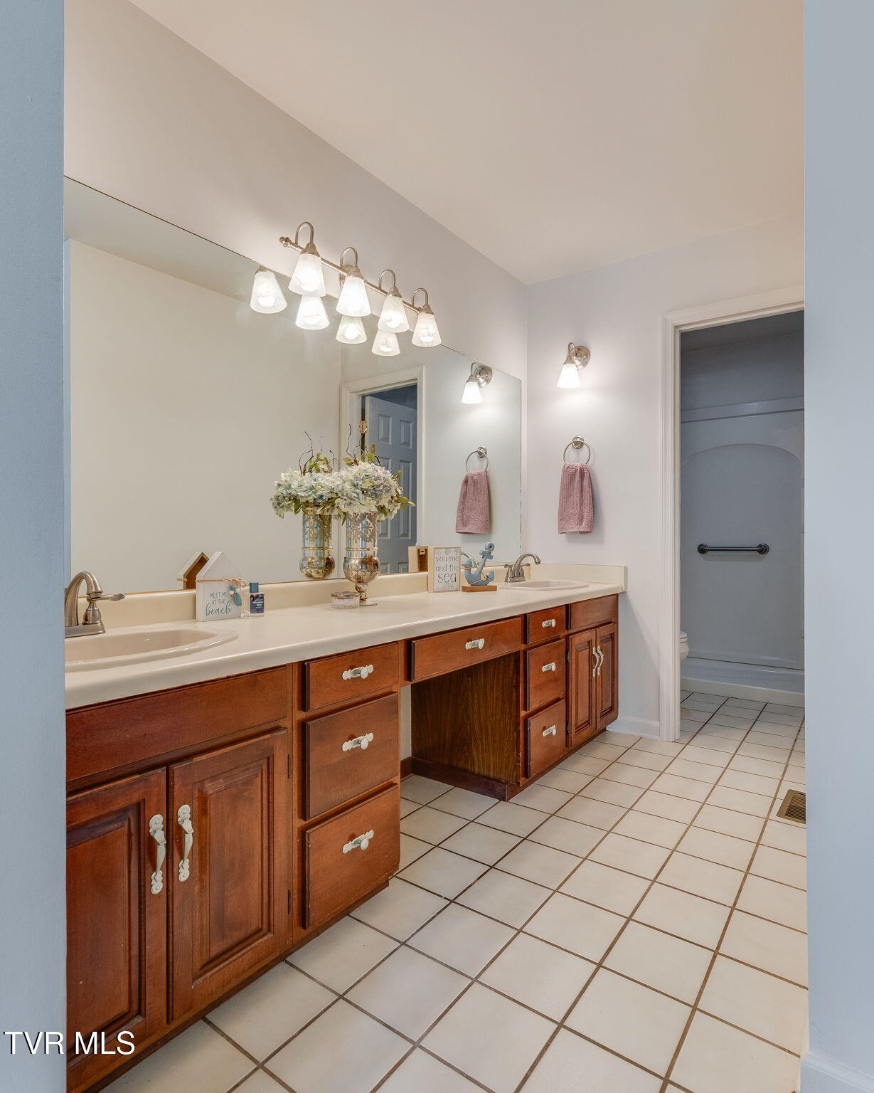 437 South Central Avenue