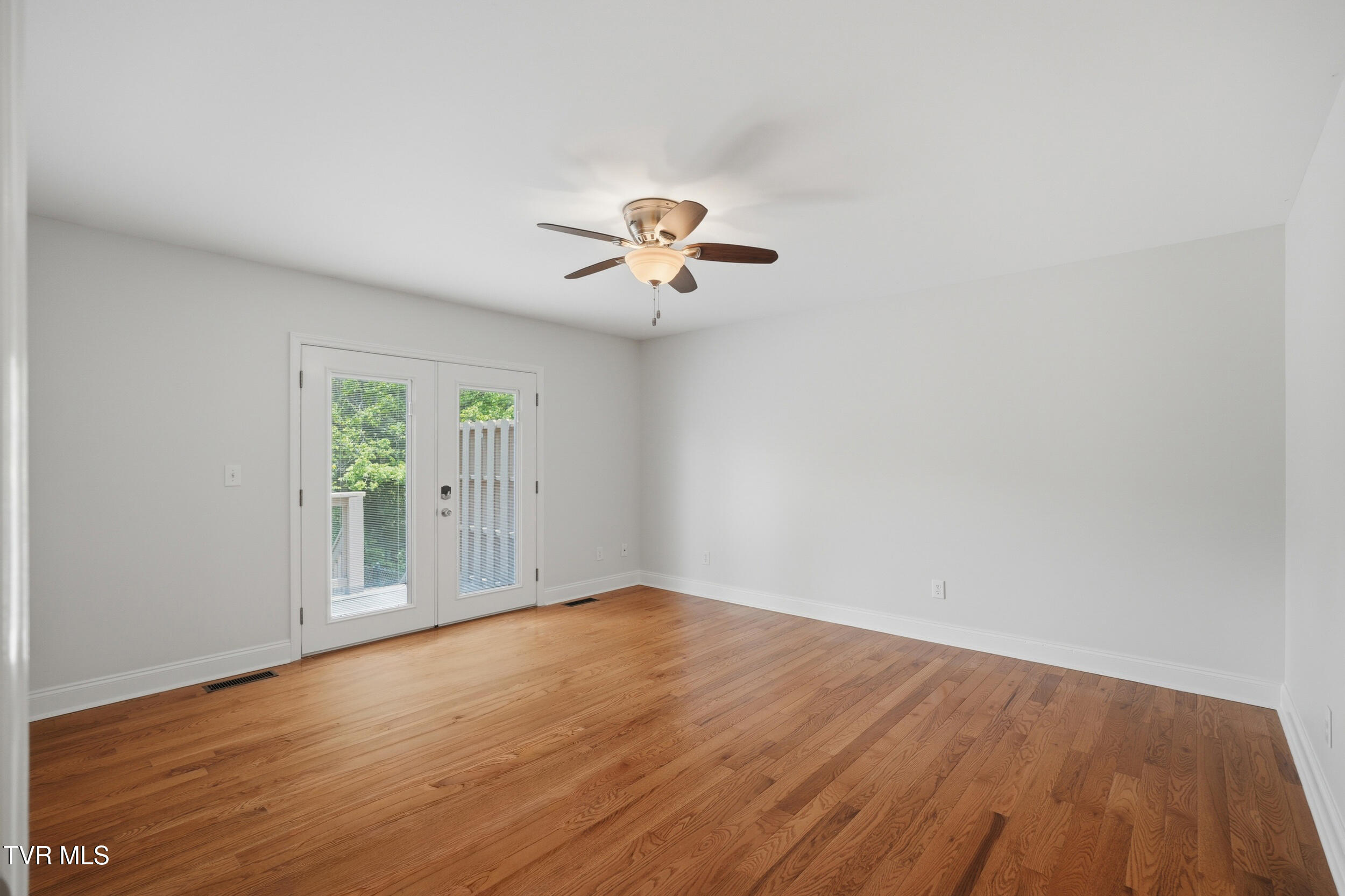 2204 Valley Drive