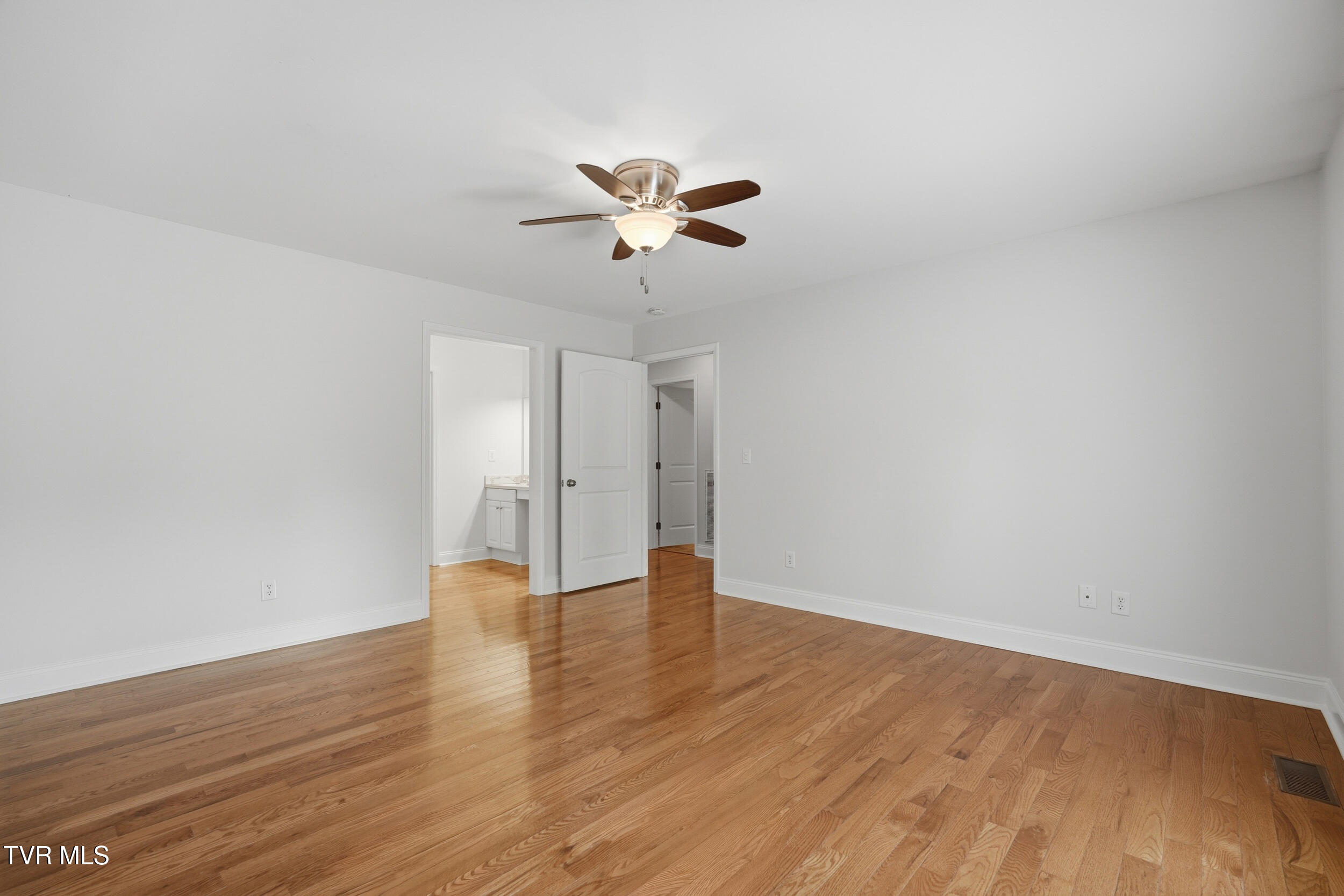 2204 Valley Drive