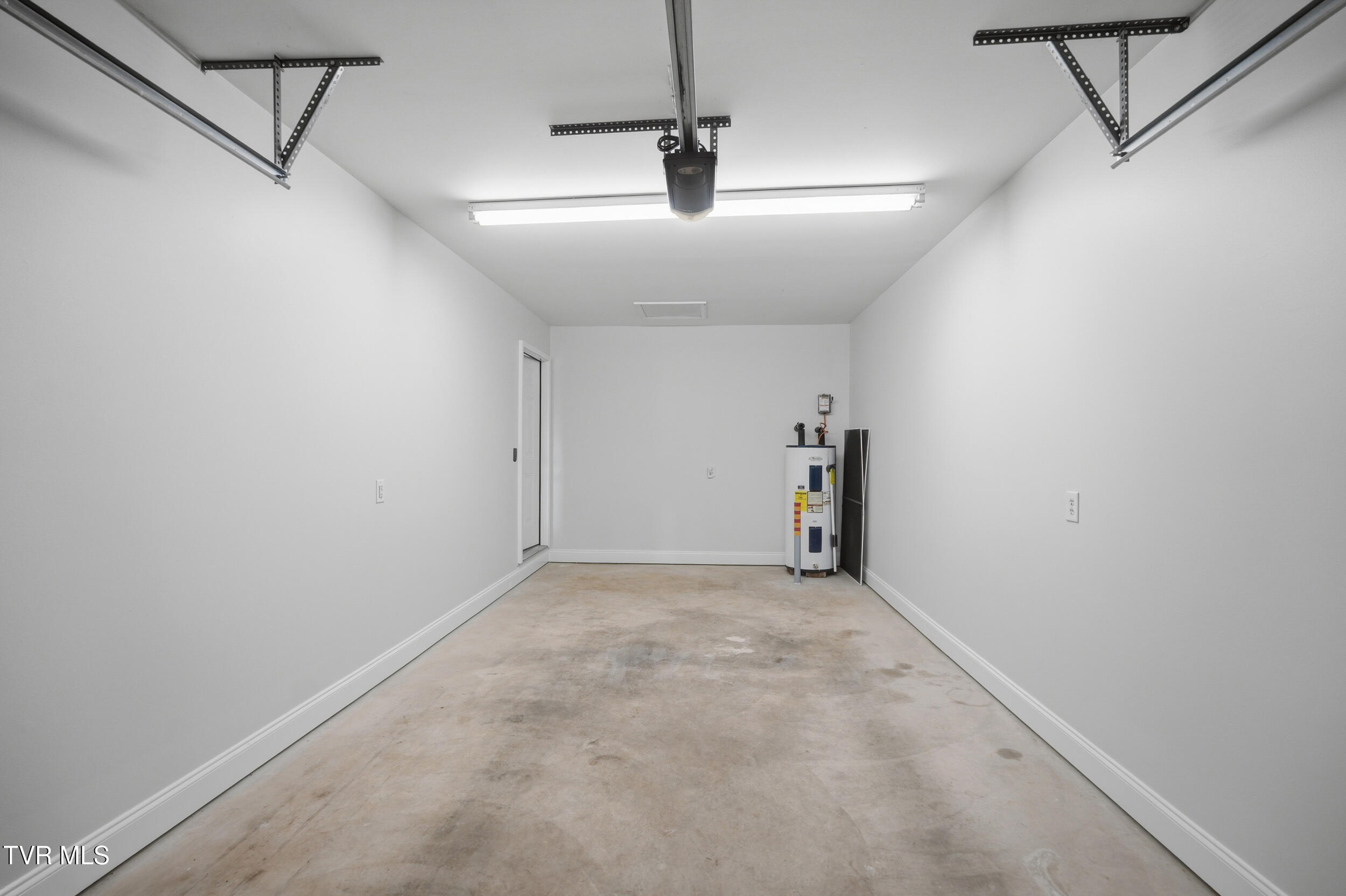 2204 Valley Drive