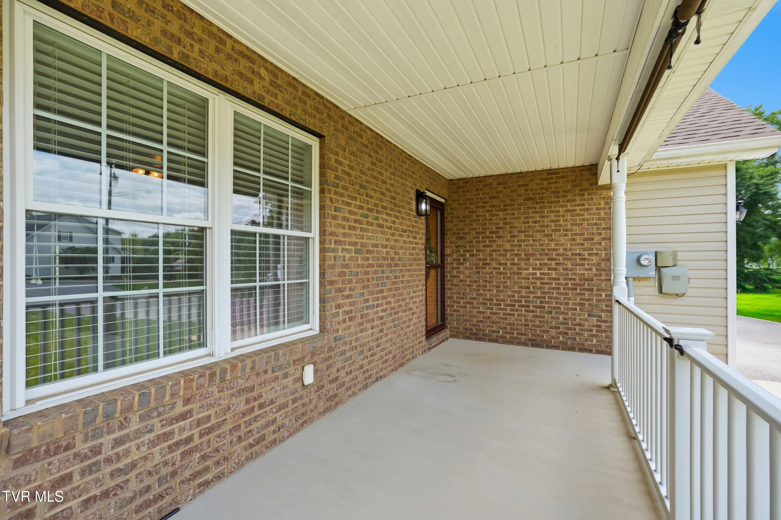 2204 Valley Drive