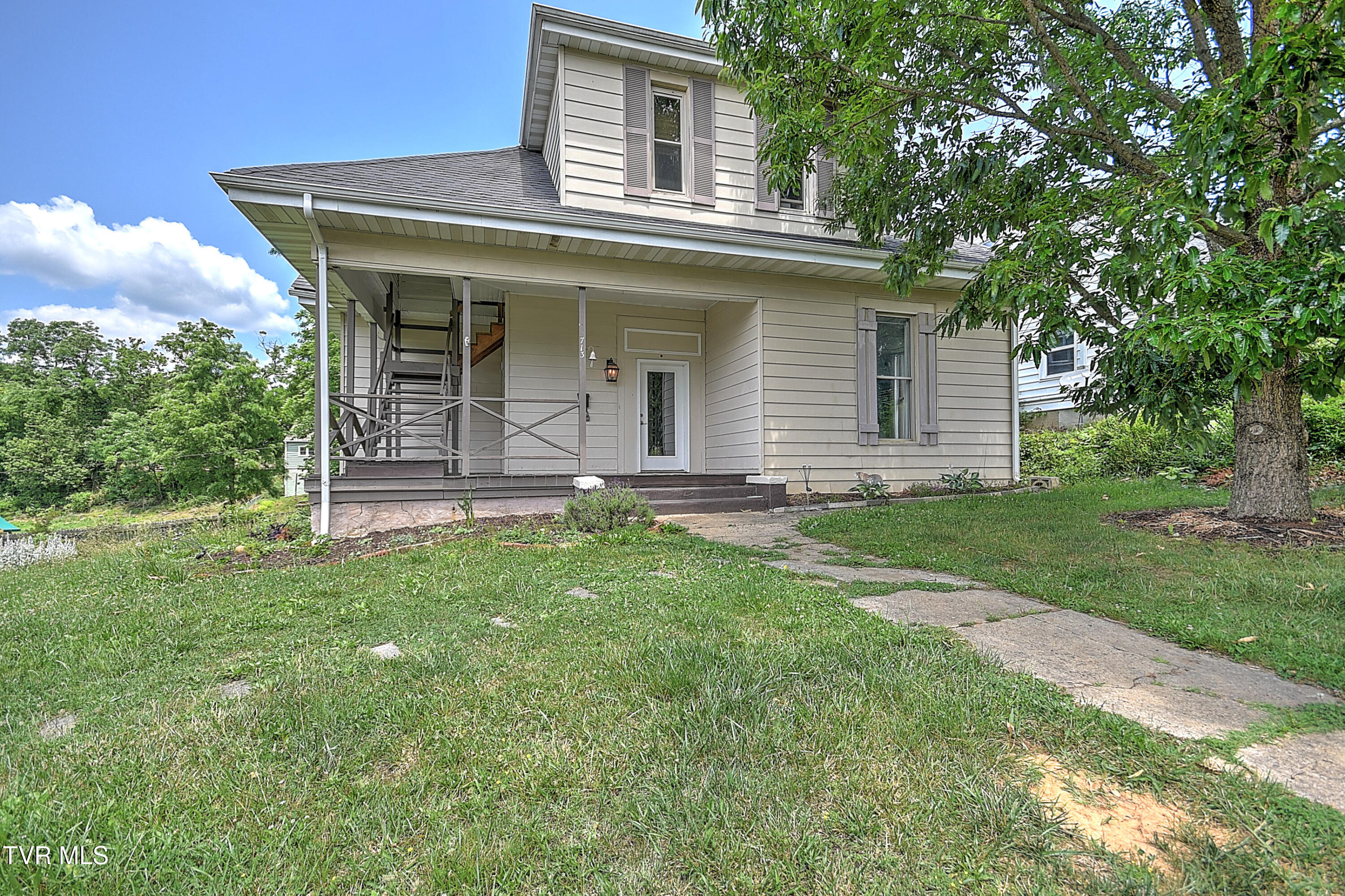 713 Ash Street
