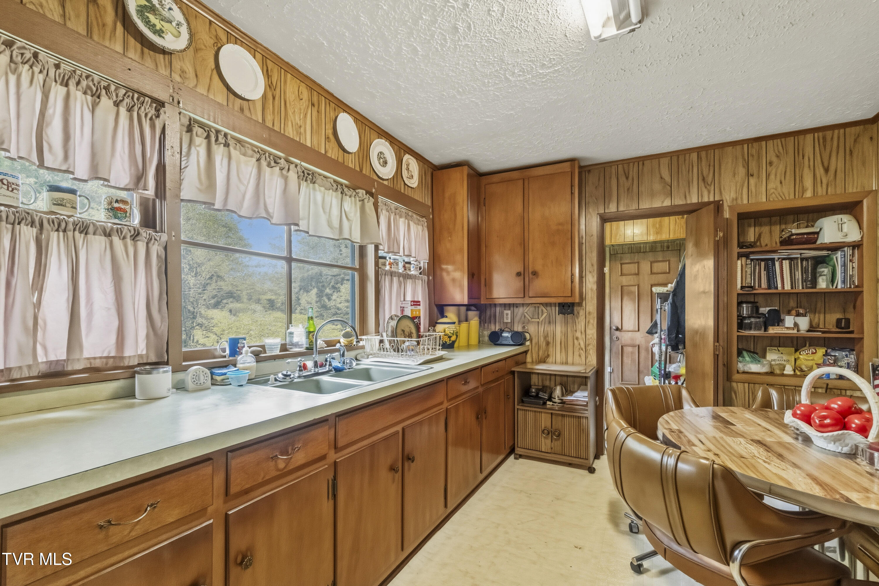 950 Middle Creek Road