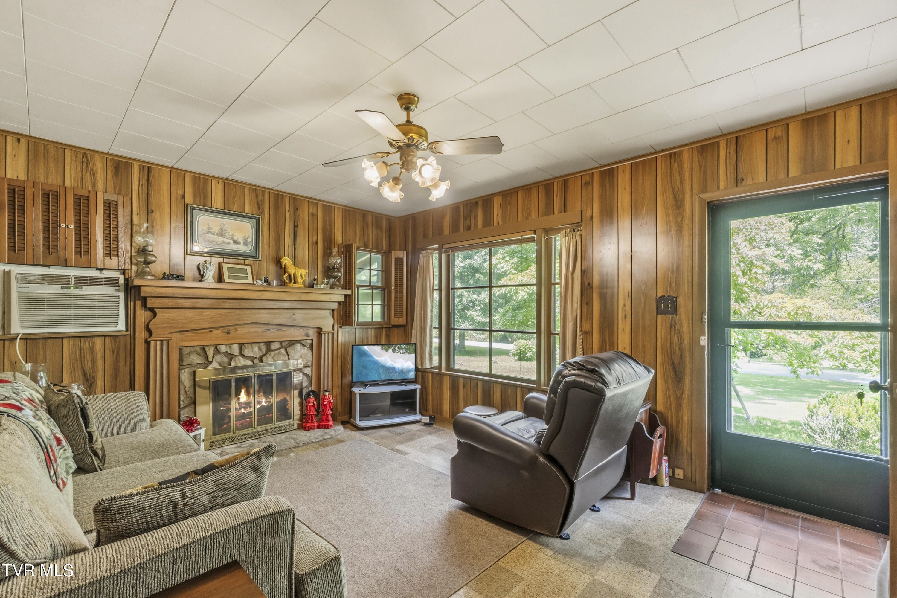 950 Middle Creek Road