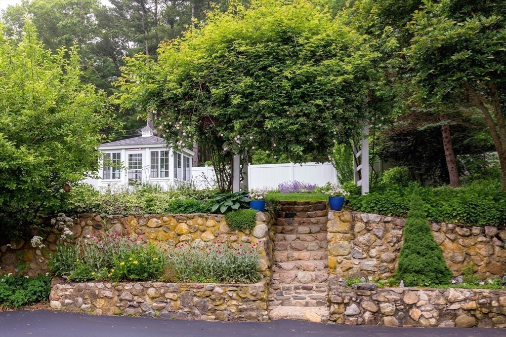 7 Laura's Lane