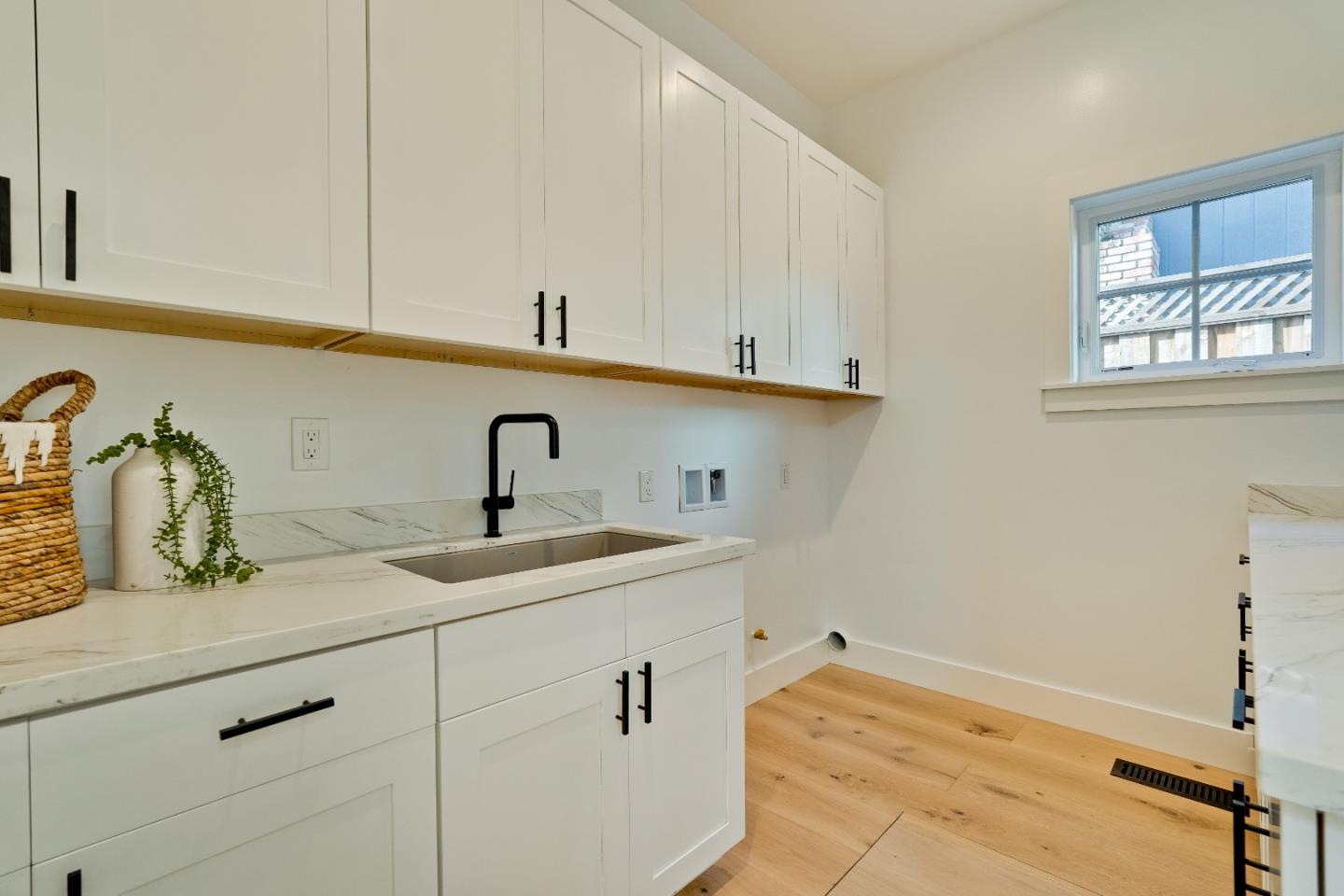 2514 Dekoven Ave.