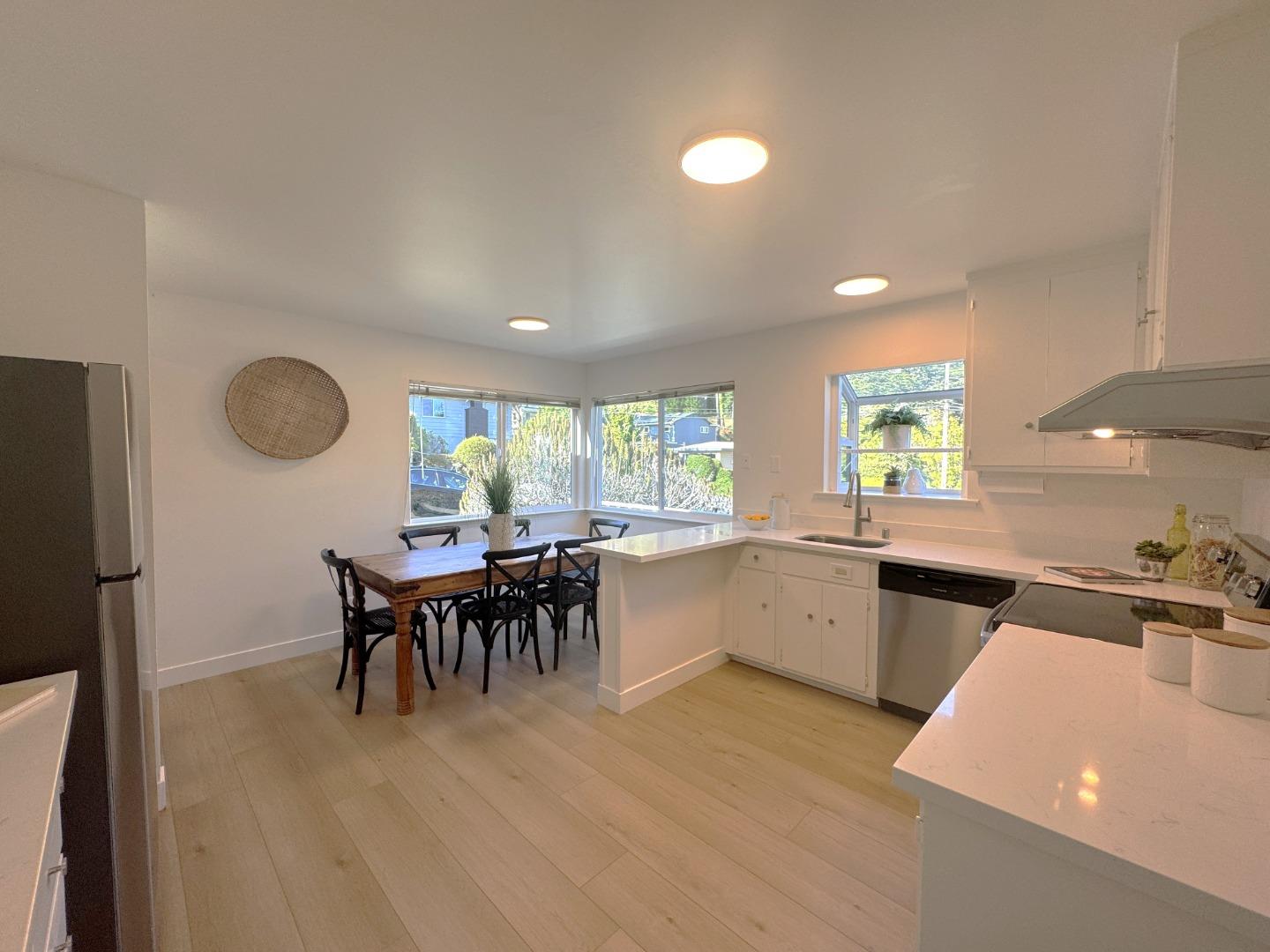 363 Avenue Portola