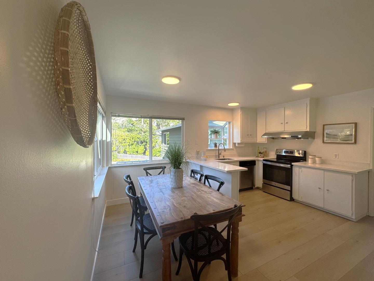 363 Avenue Portola