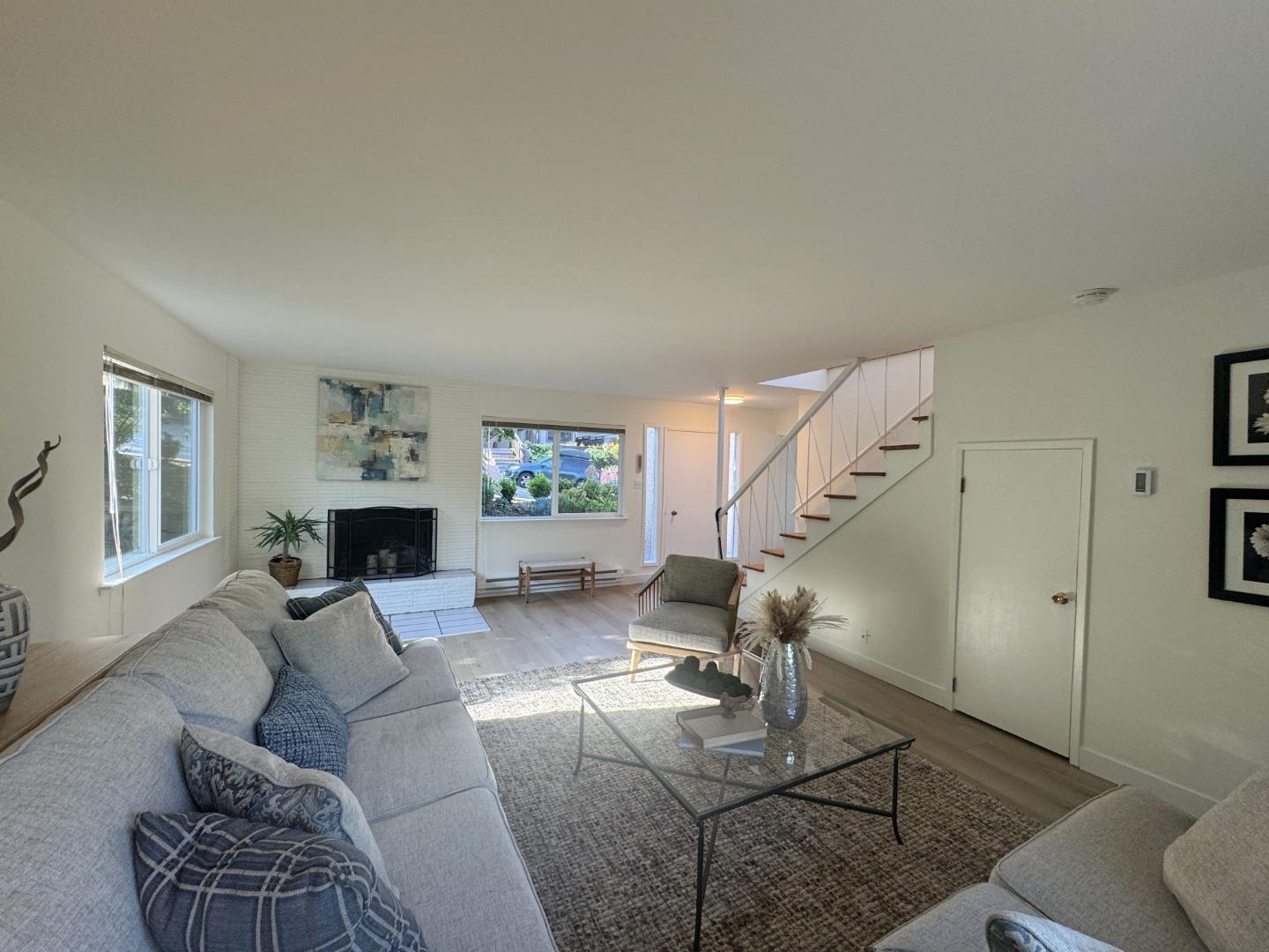 363 Avenue Portola