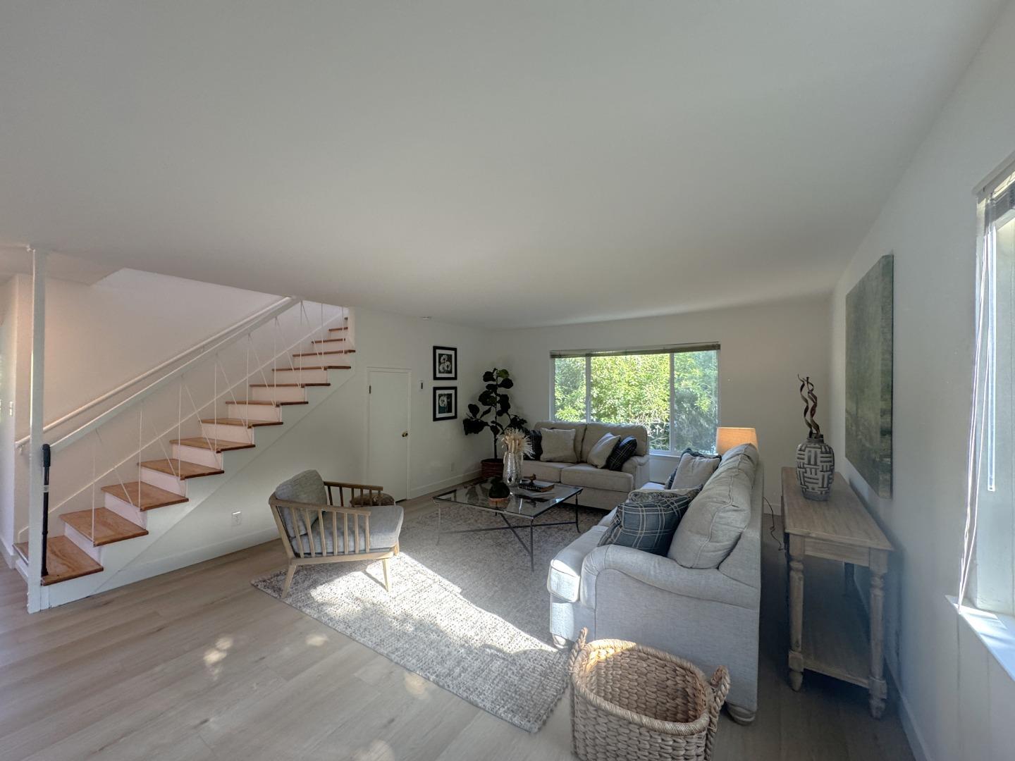 363 Avenue Portola
