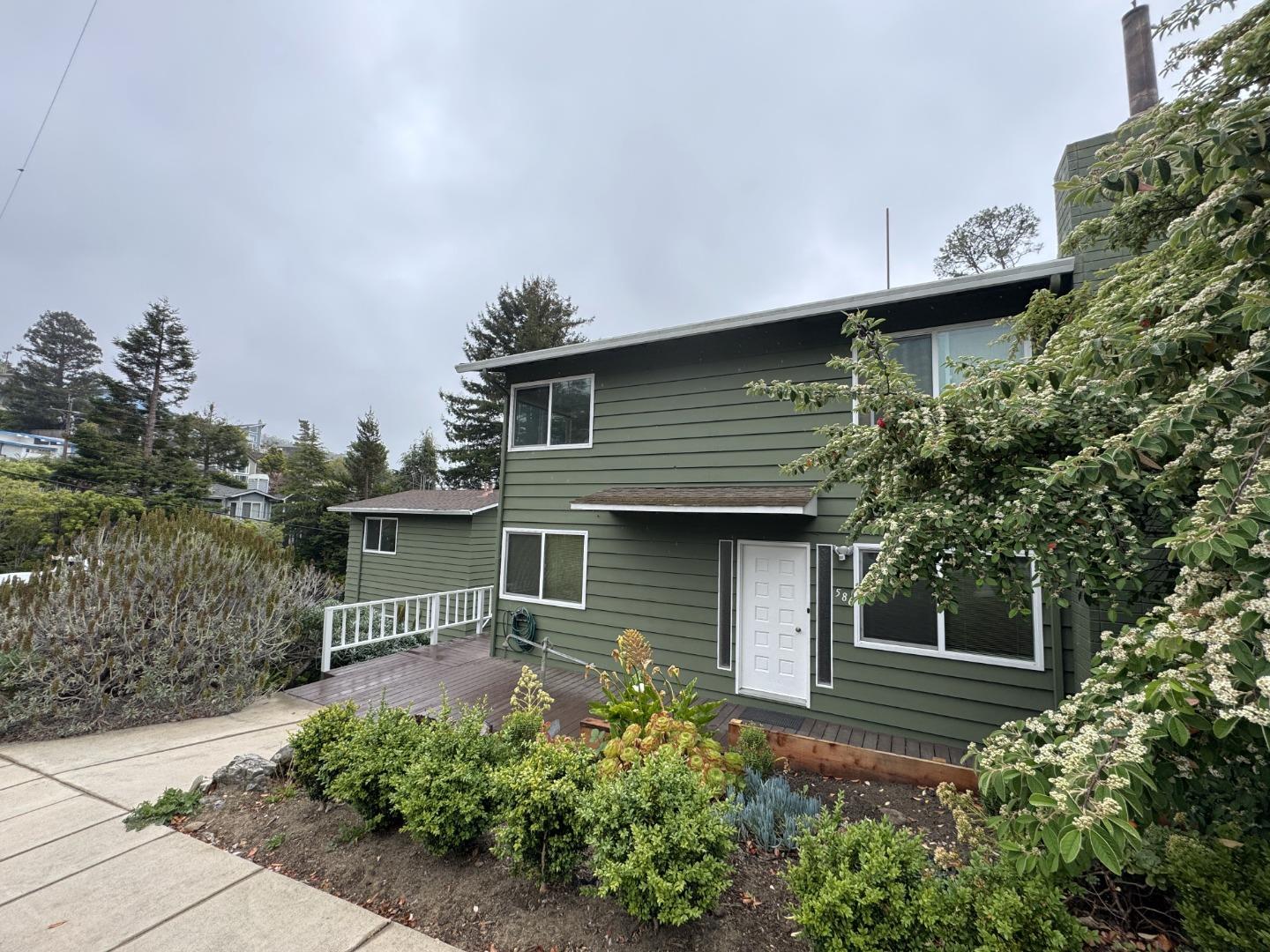 363 Avenue Portola
