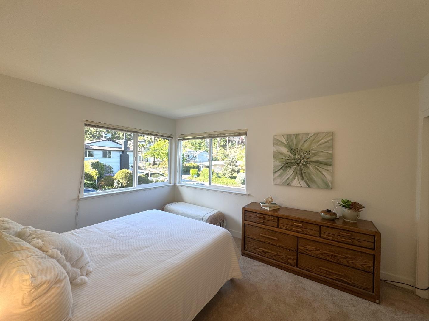 363 Avenue Portola