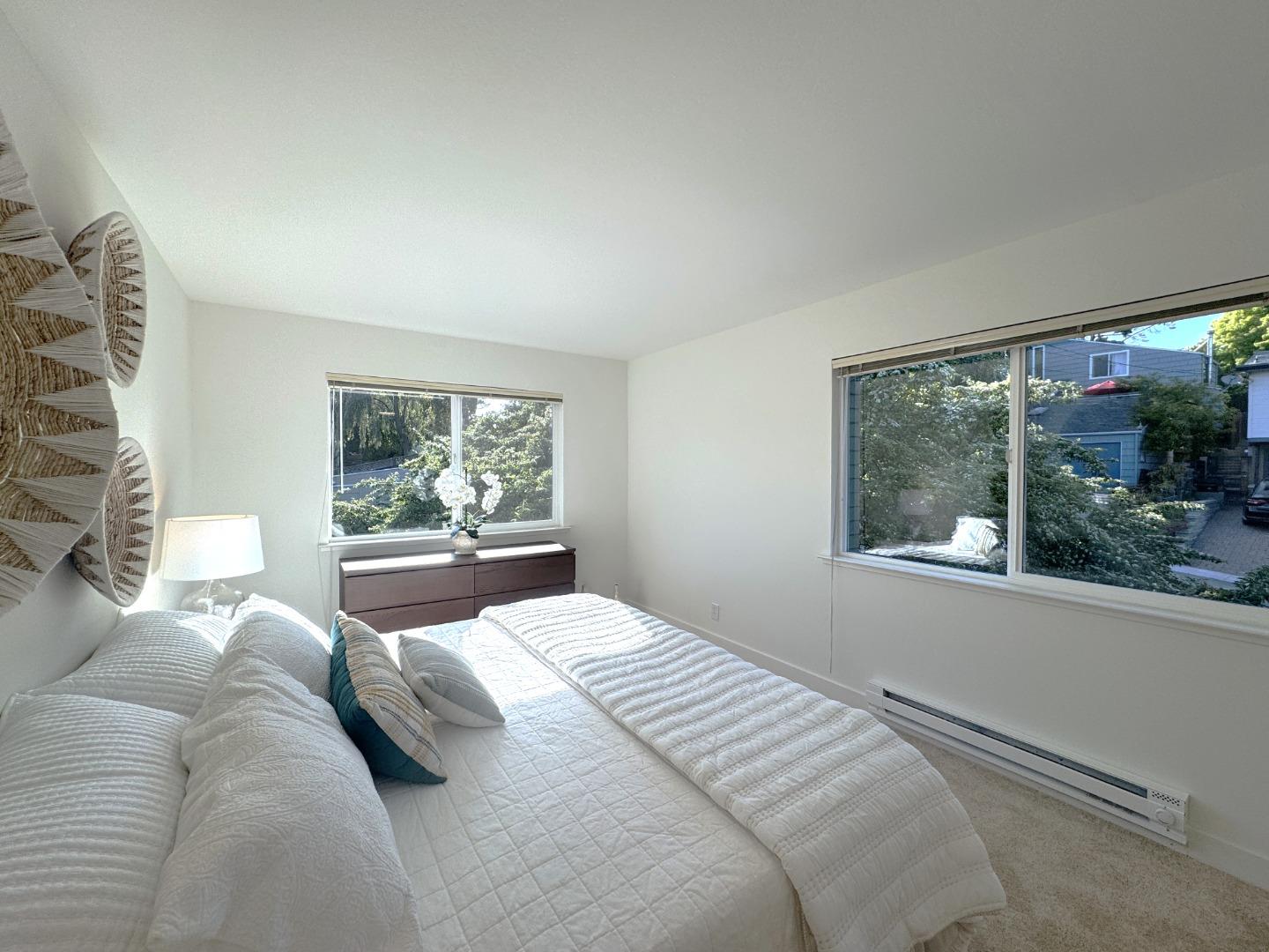 363 Avenue Portola