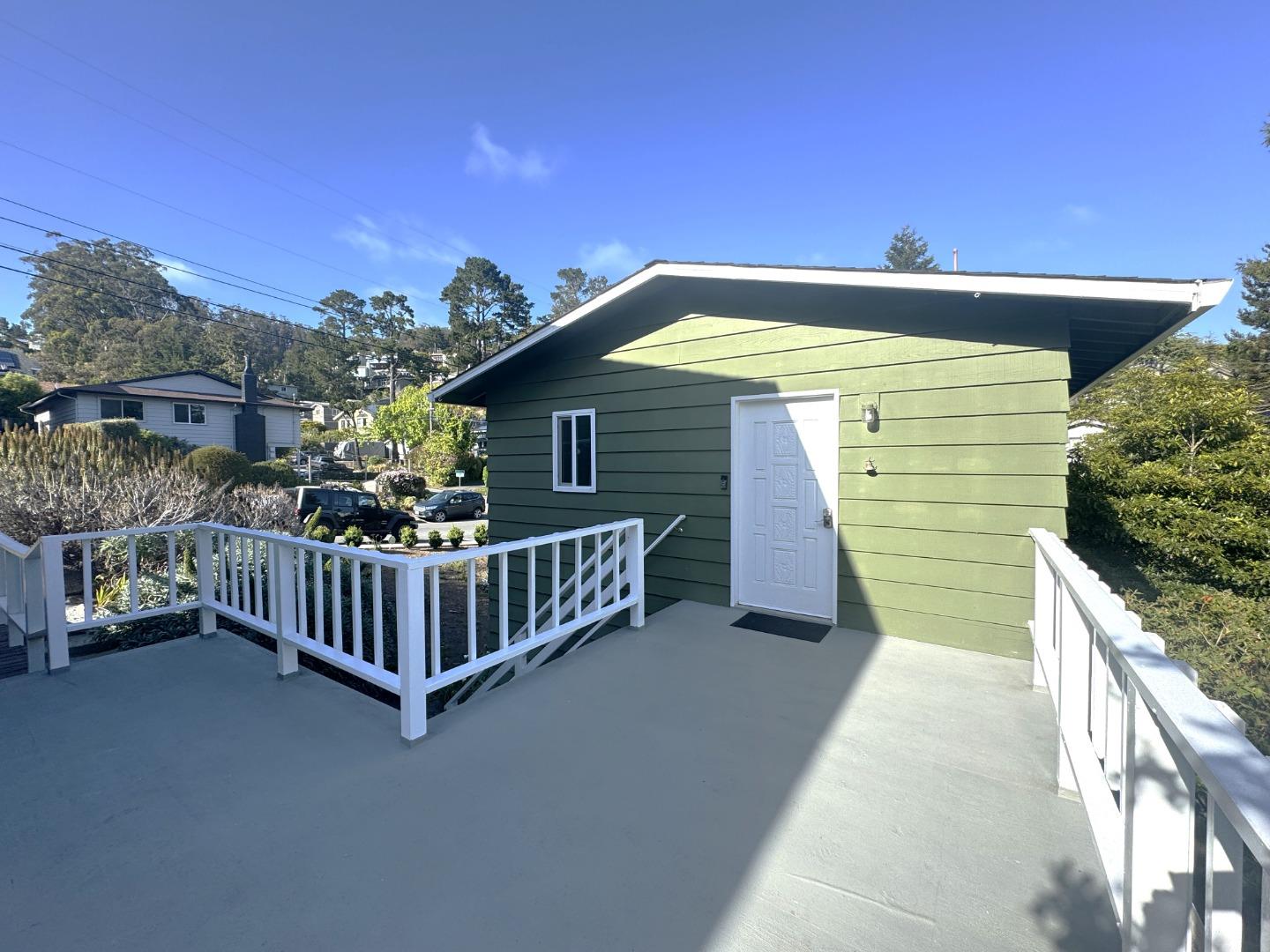 363 Avenue Portola