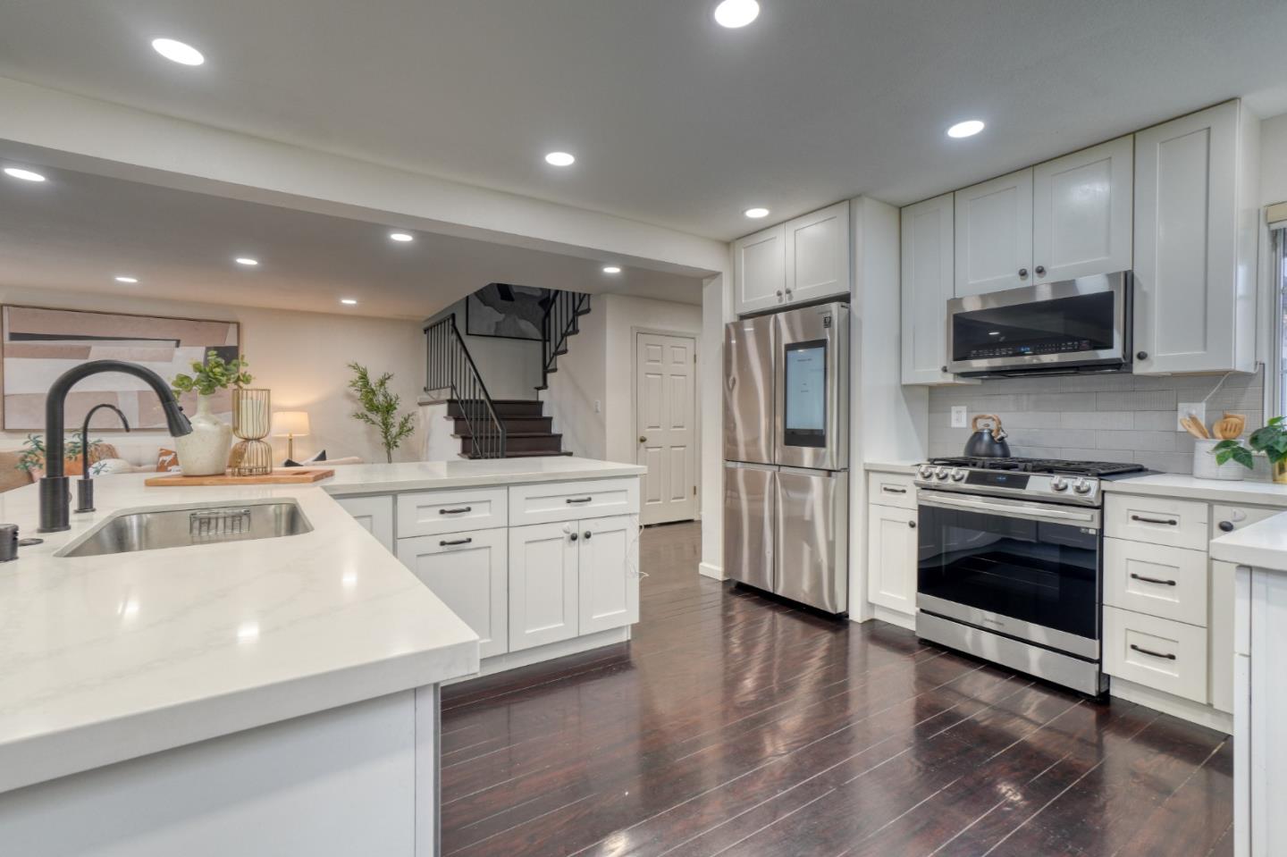 15 Amy Dr
