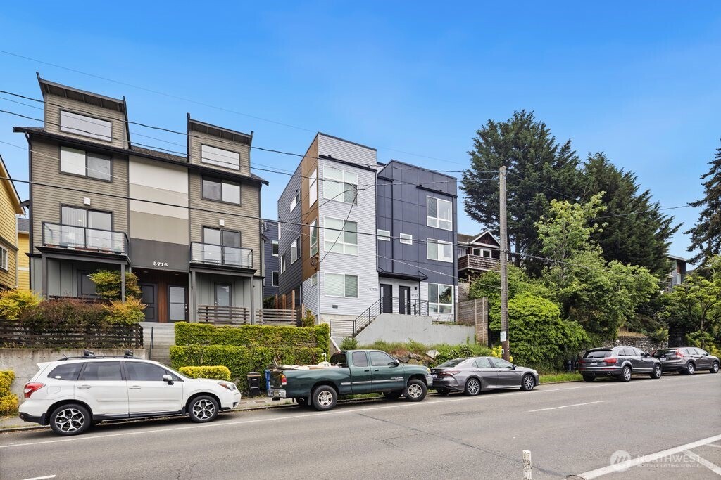 5710 Roosevelt Way NE Unit: B