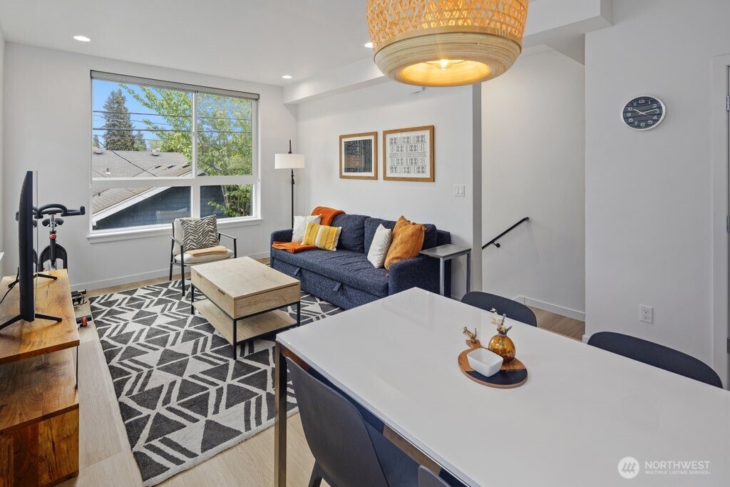 5710 Roosevelt Way NE Unit: B