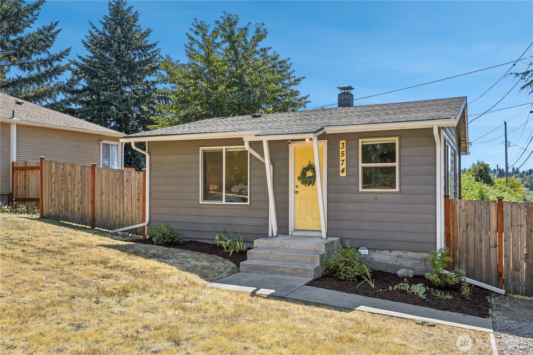 3574 E Roosevelt Avenue