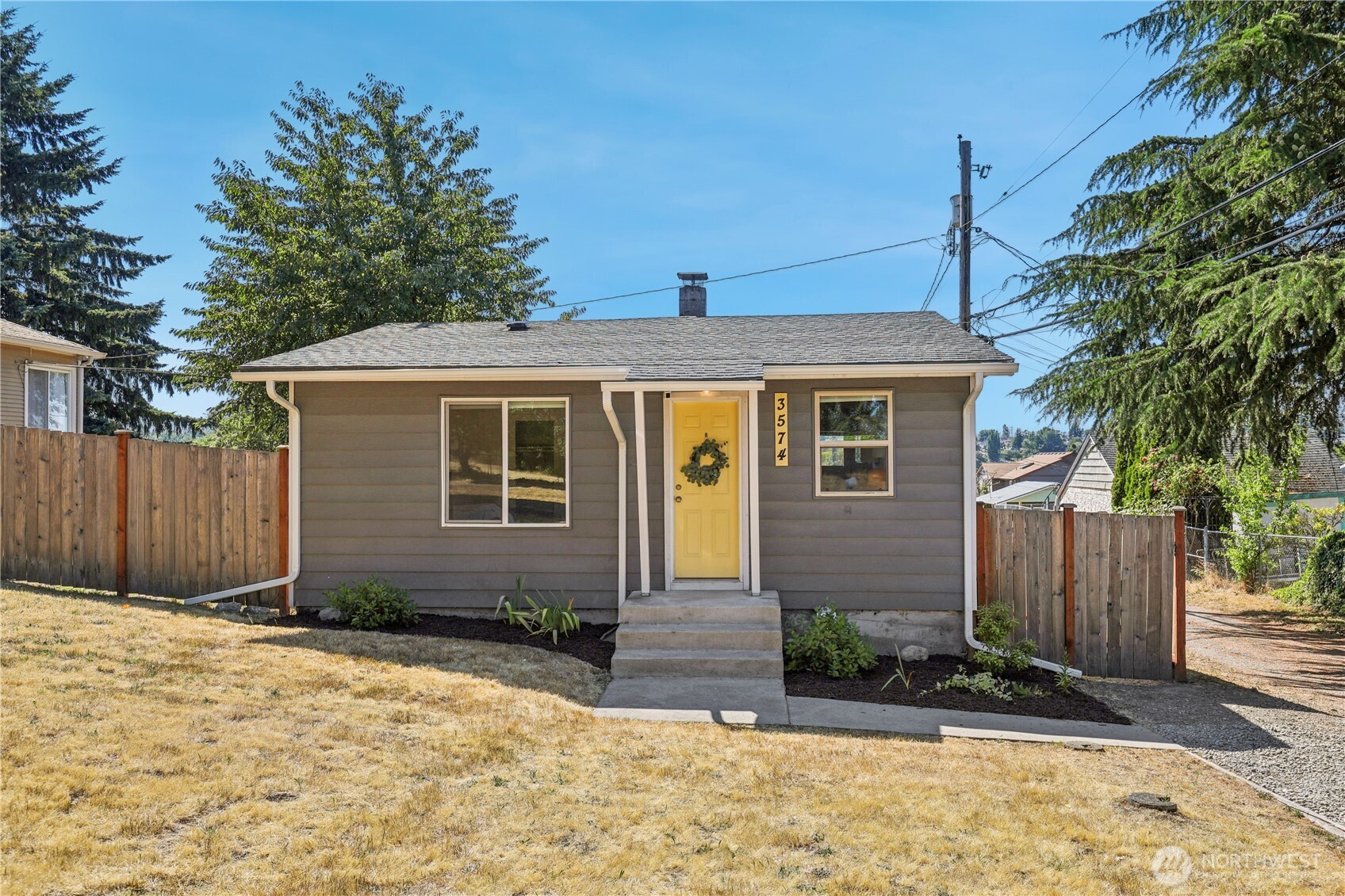 3574 E Roosevelt Avenue