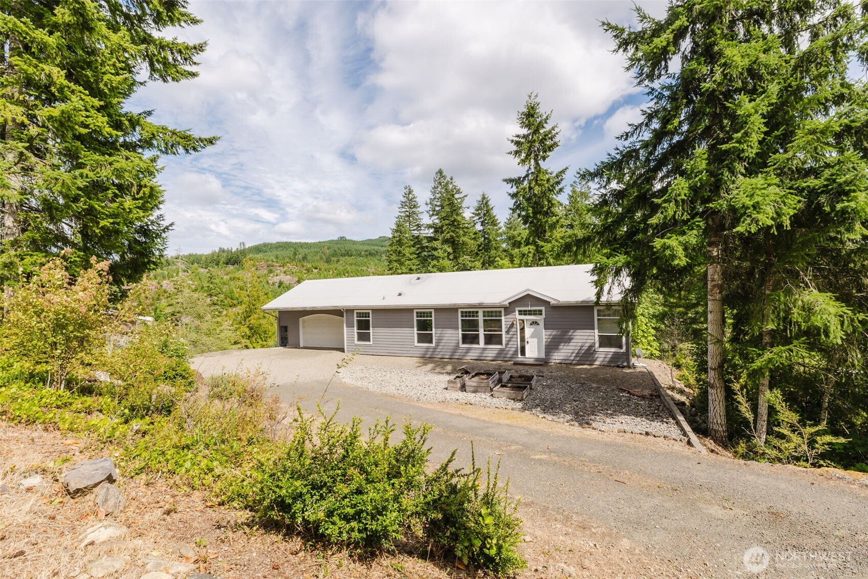 2683 Ridgecrest Drive W