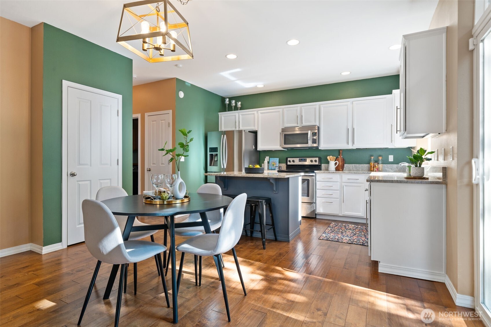 1330 NE Watland Street