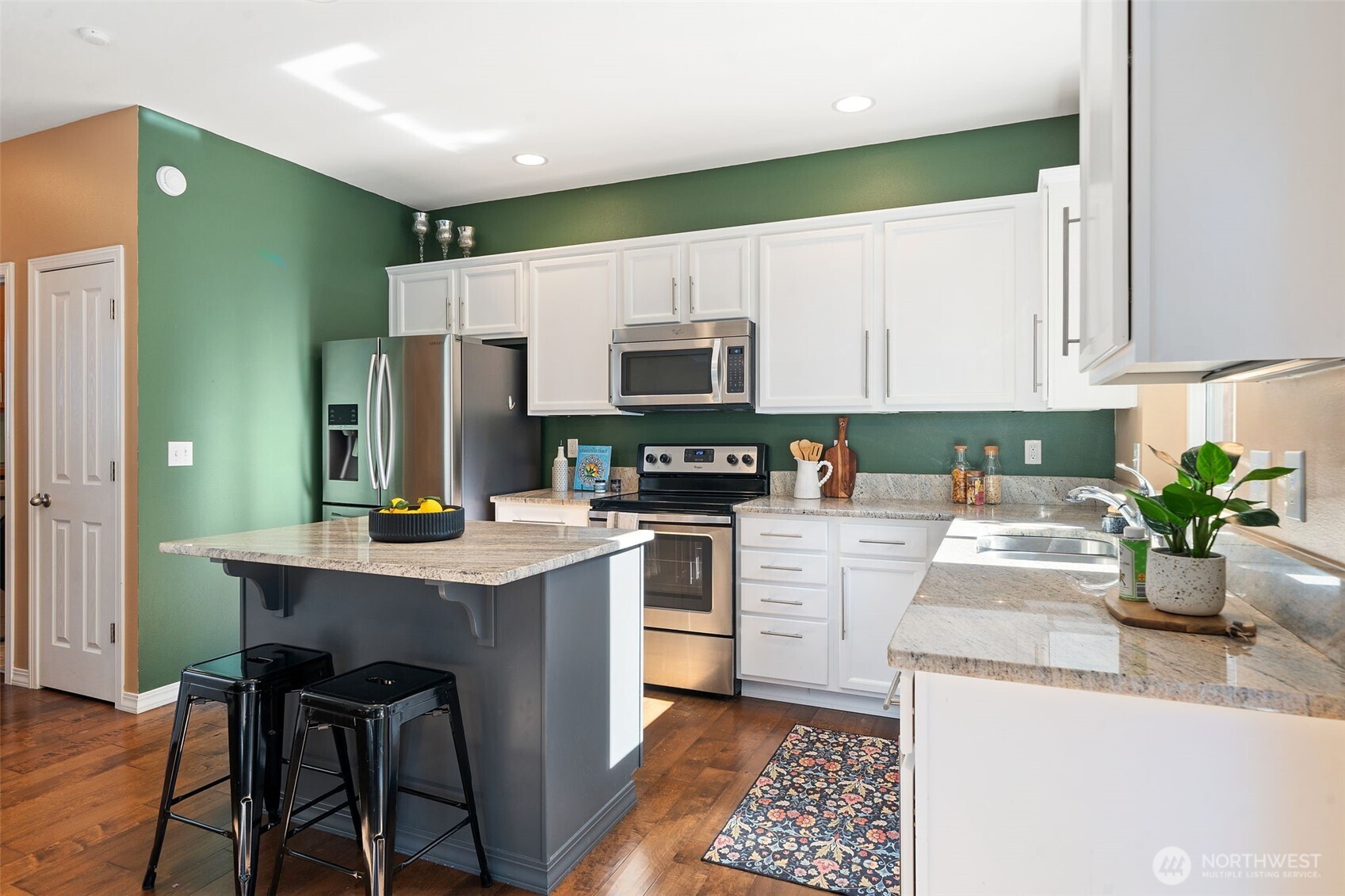 1330 NE Watland Street